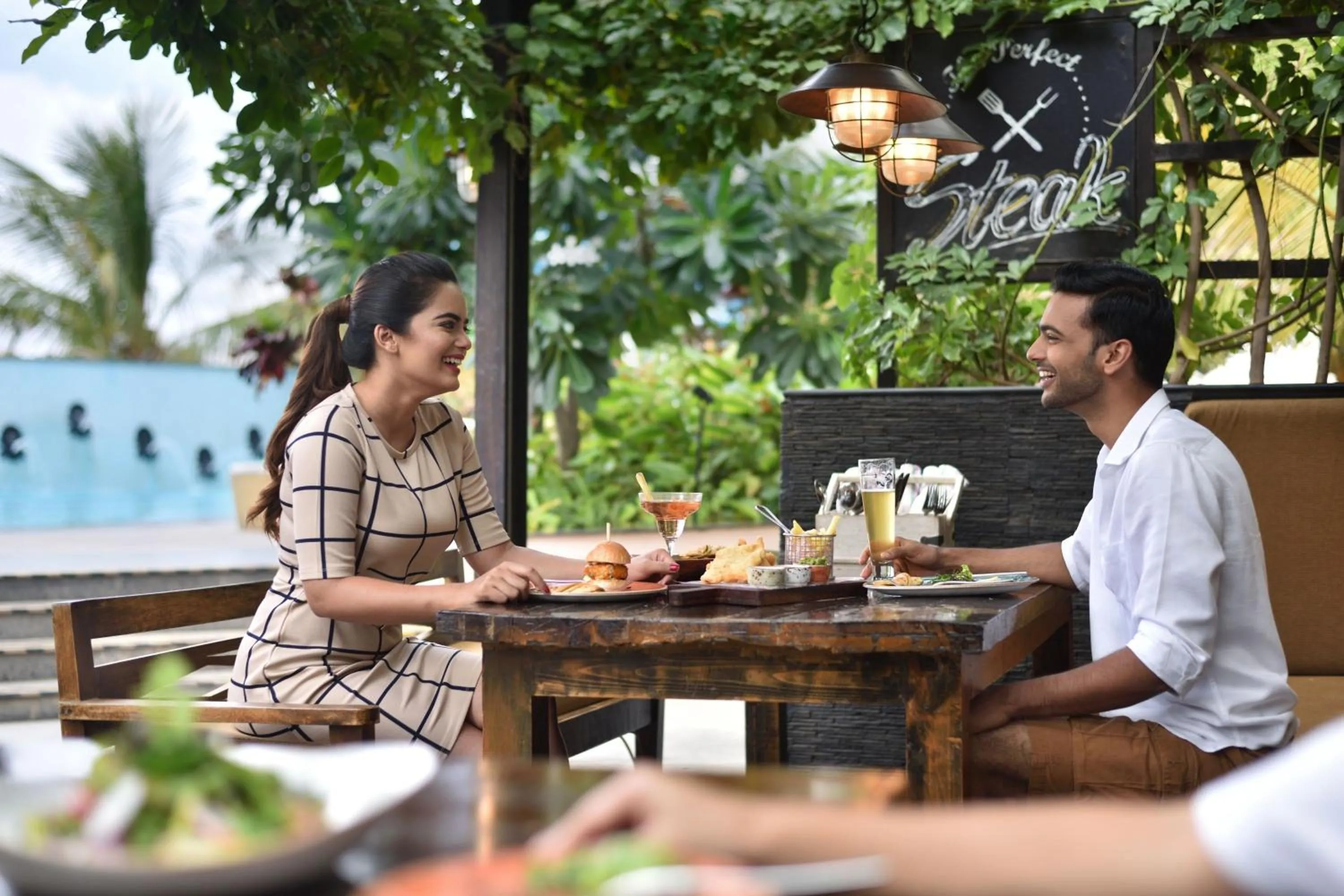 Lounge or bar in Bengaluru Marriott Hotel Whitefield