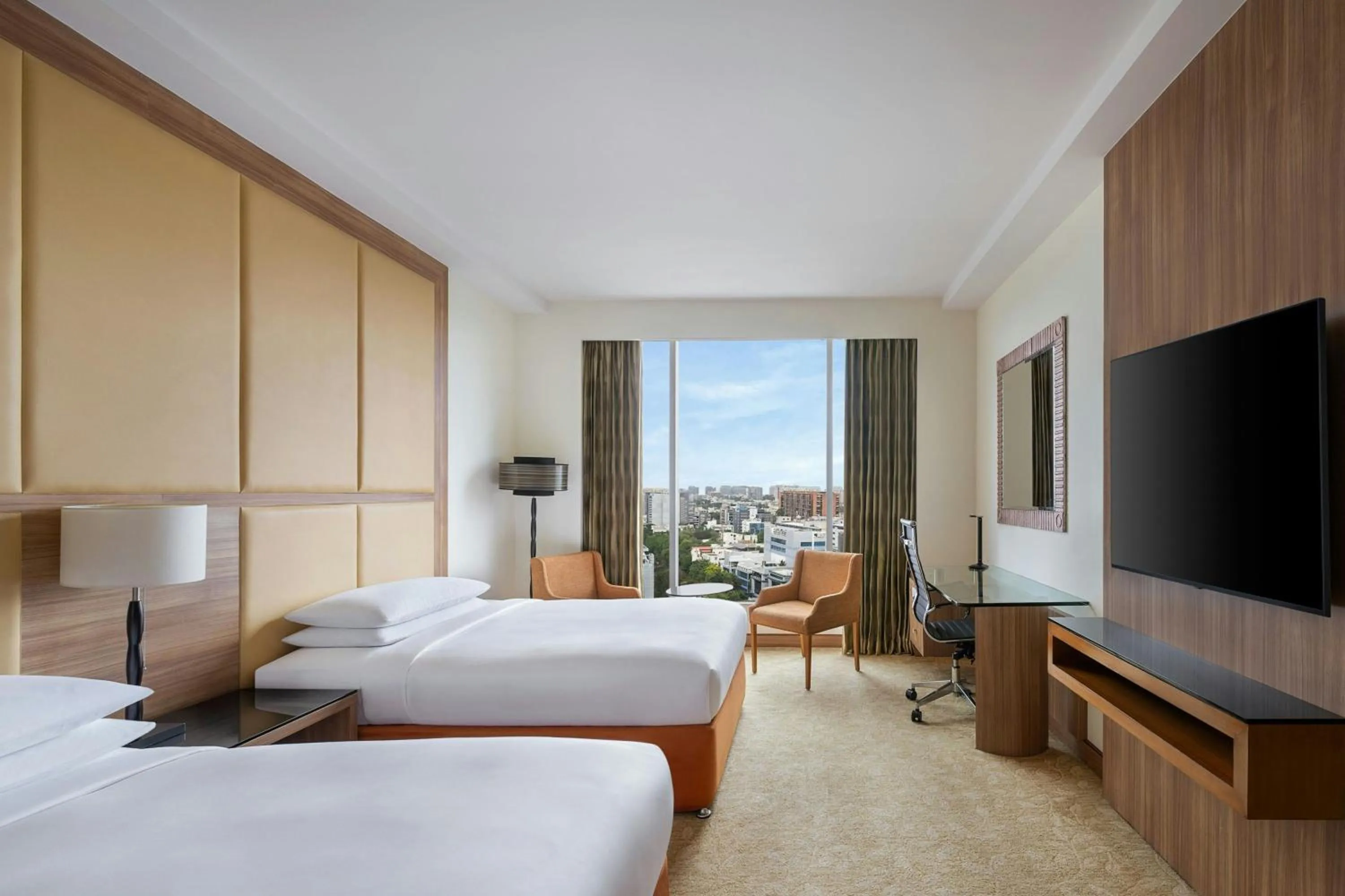 Bathroom, Bed in Bengaluru Marriott Hotel Whitefield