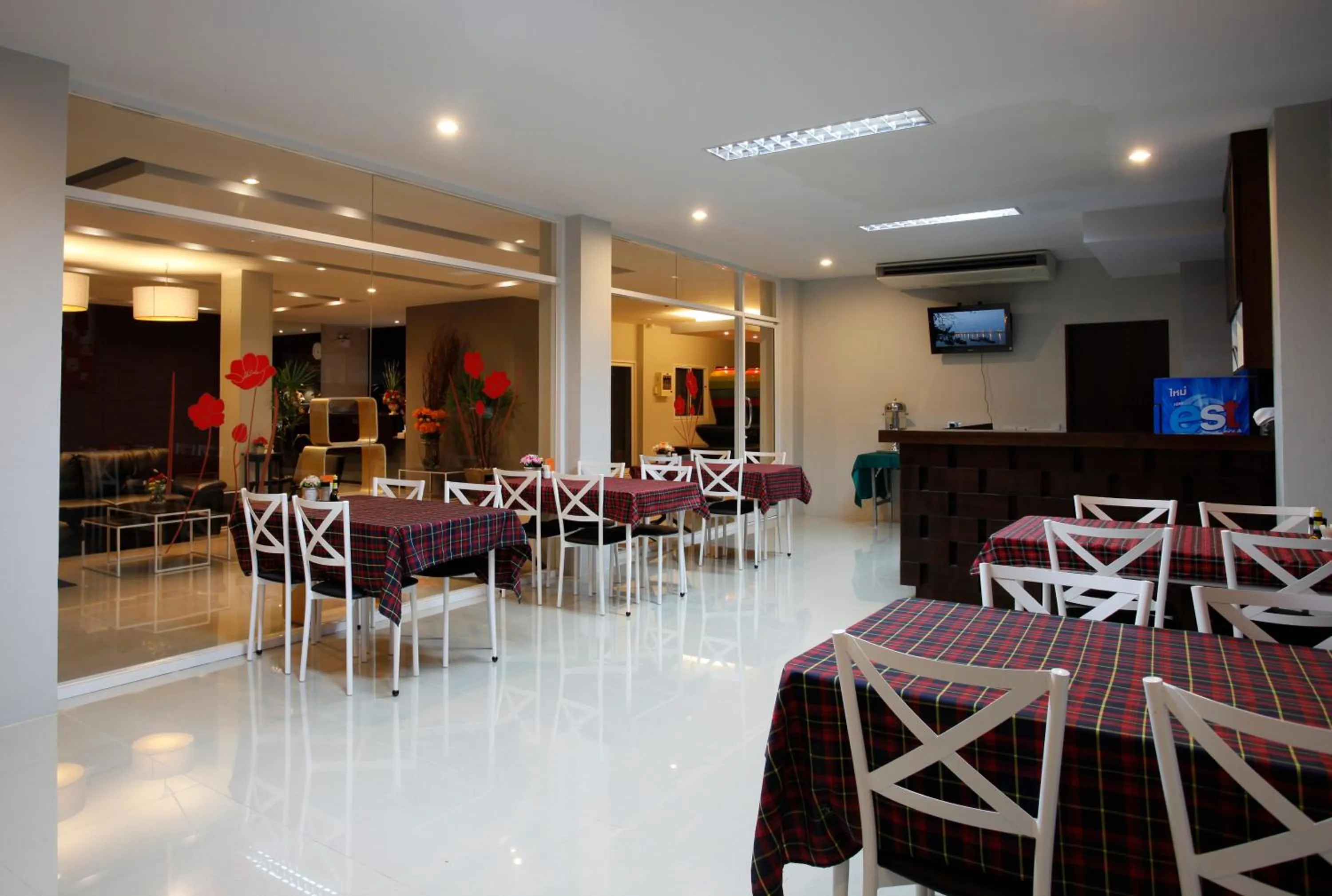 Restaurant/Places to Eat in Nize Hotel (SHA Plus)