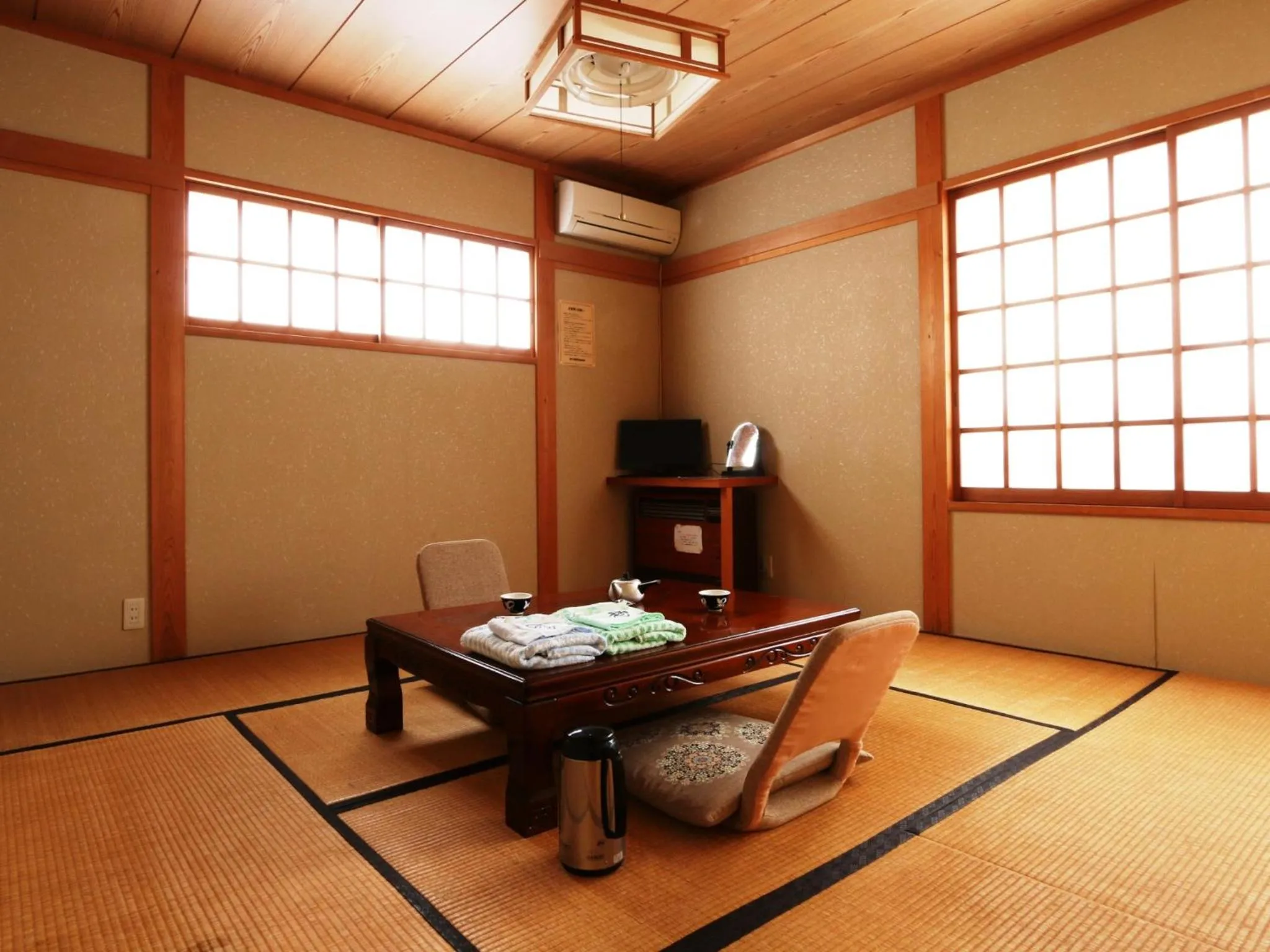 Photo of the whole room, Seating Area in Lodge Yukiyama