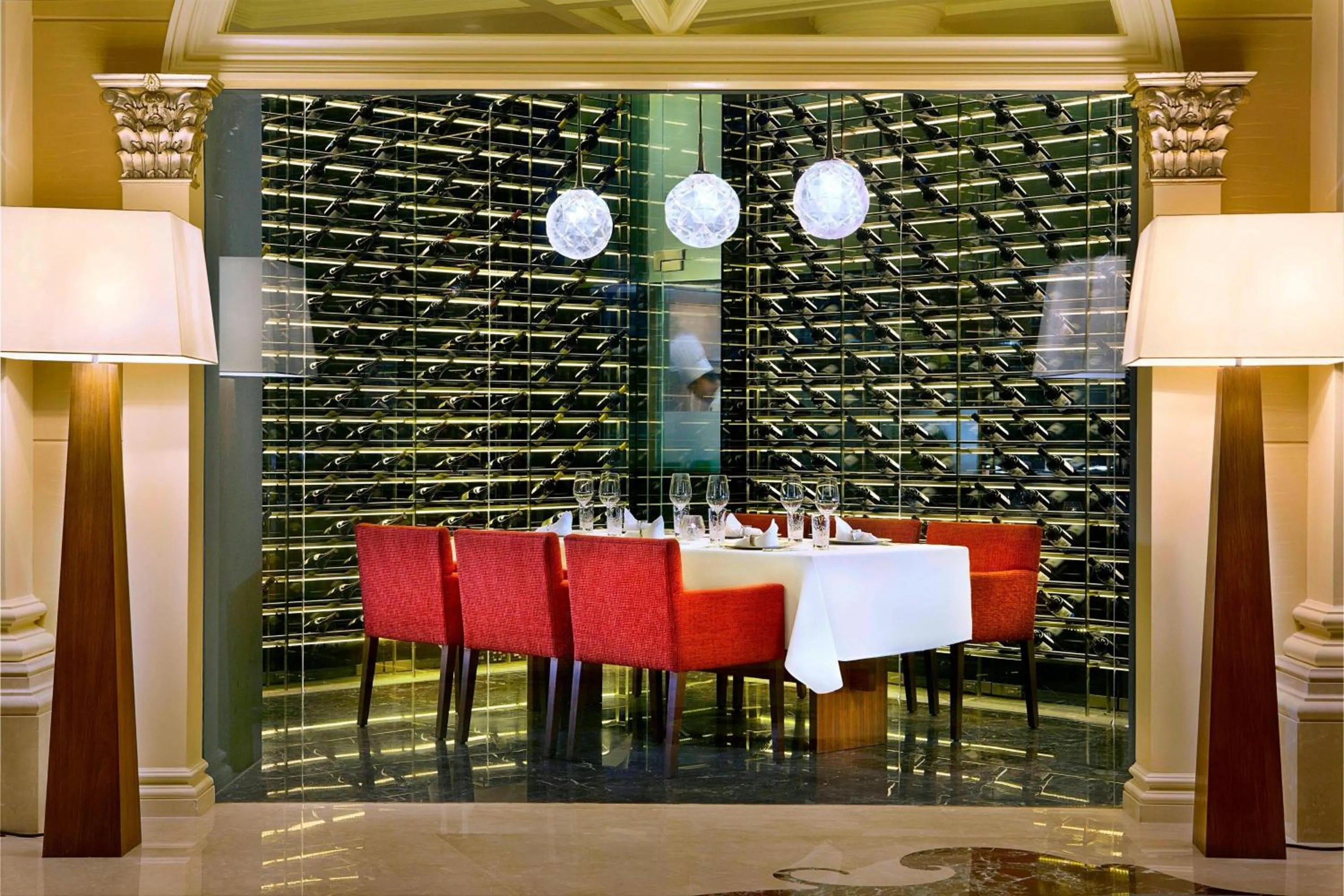 Restaurant/places to eat in The Ritz-Carlton Abu Dhabi, Grand Canal