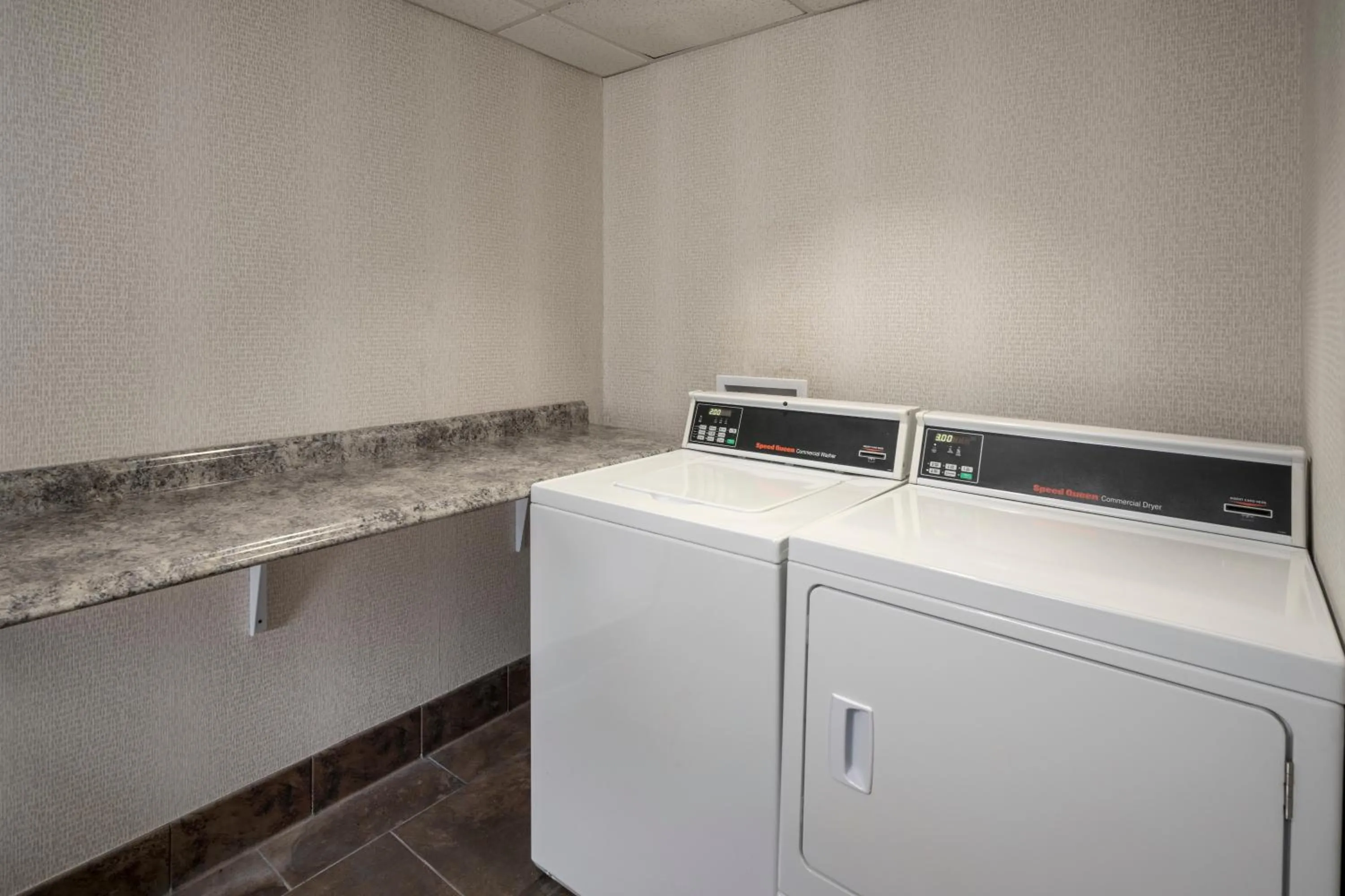 laundry in Hampton Inn & Suites Phoenix North/Happy Valley