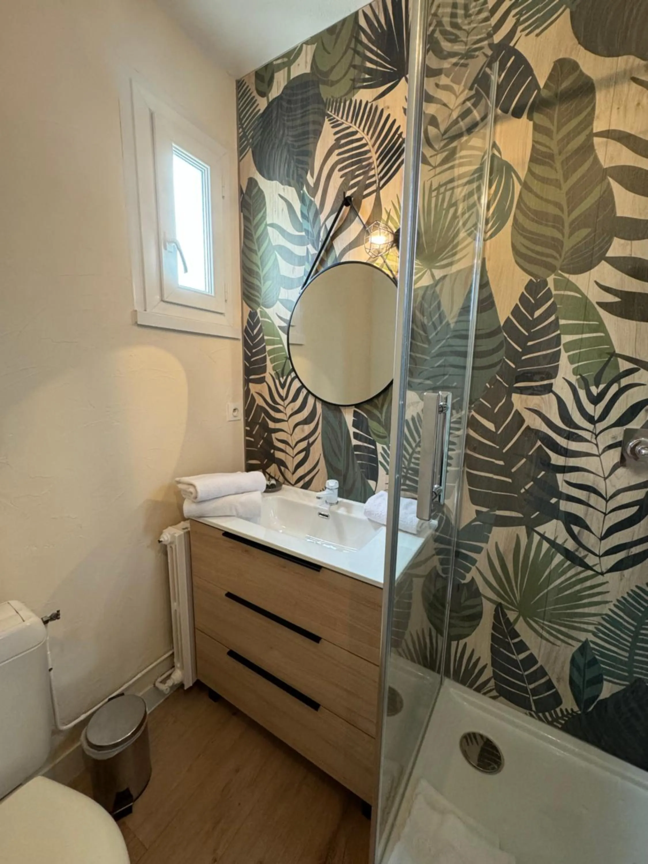 Bathroom in L'Acadie Brasserie Plage