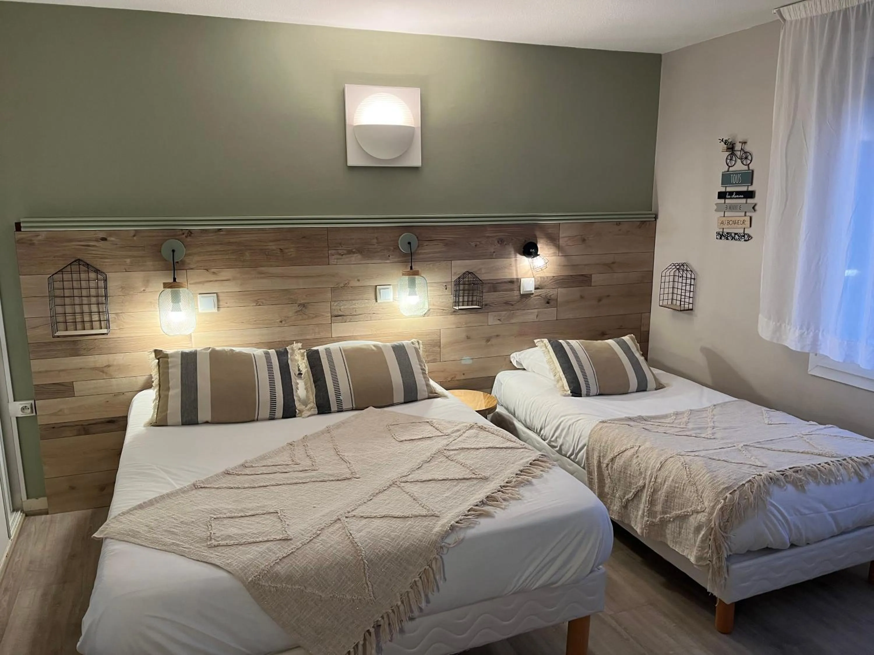 Bed in L'Acadie Brasserie Plage