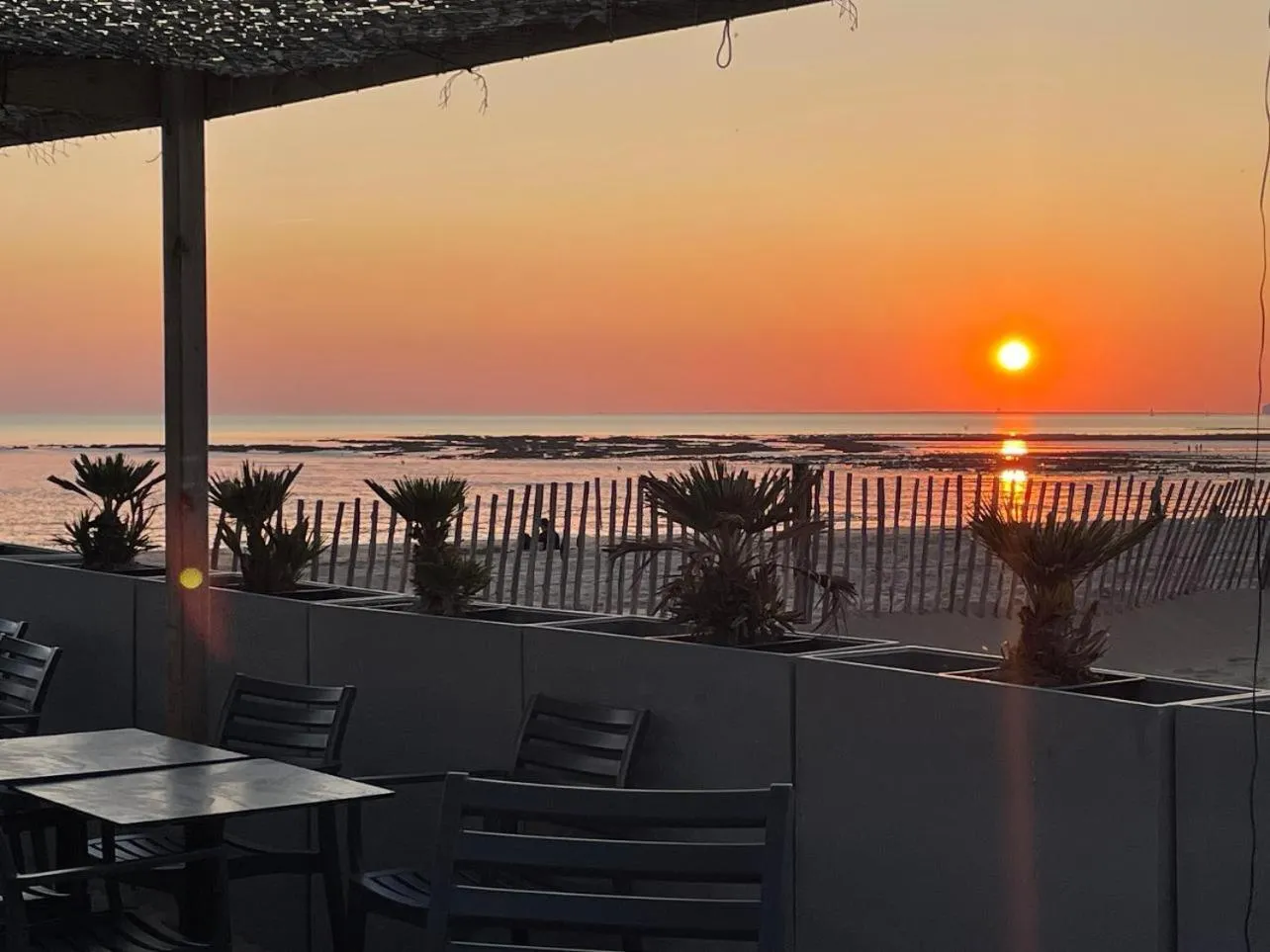 Balcony/Terrace in L'Acadie Brasserie Plage