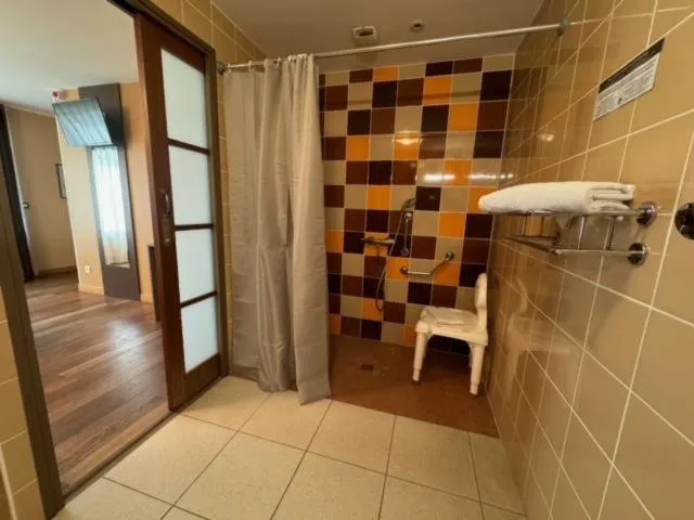 Property building, Bathroom in L'Acadie Brasserie Plage