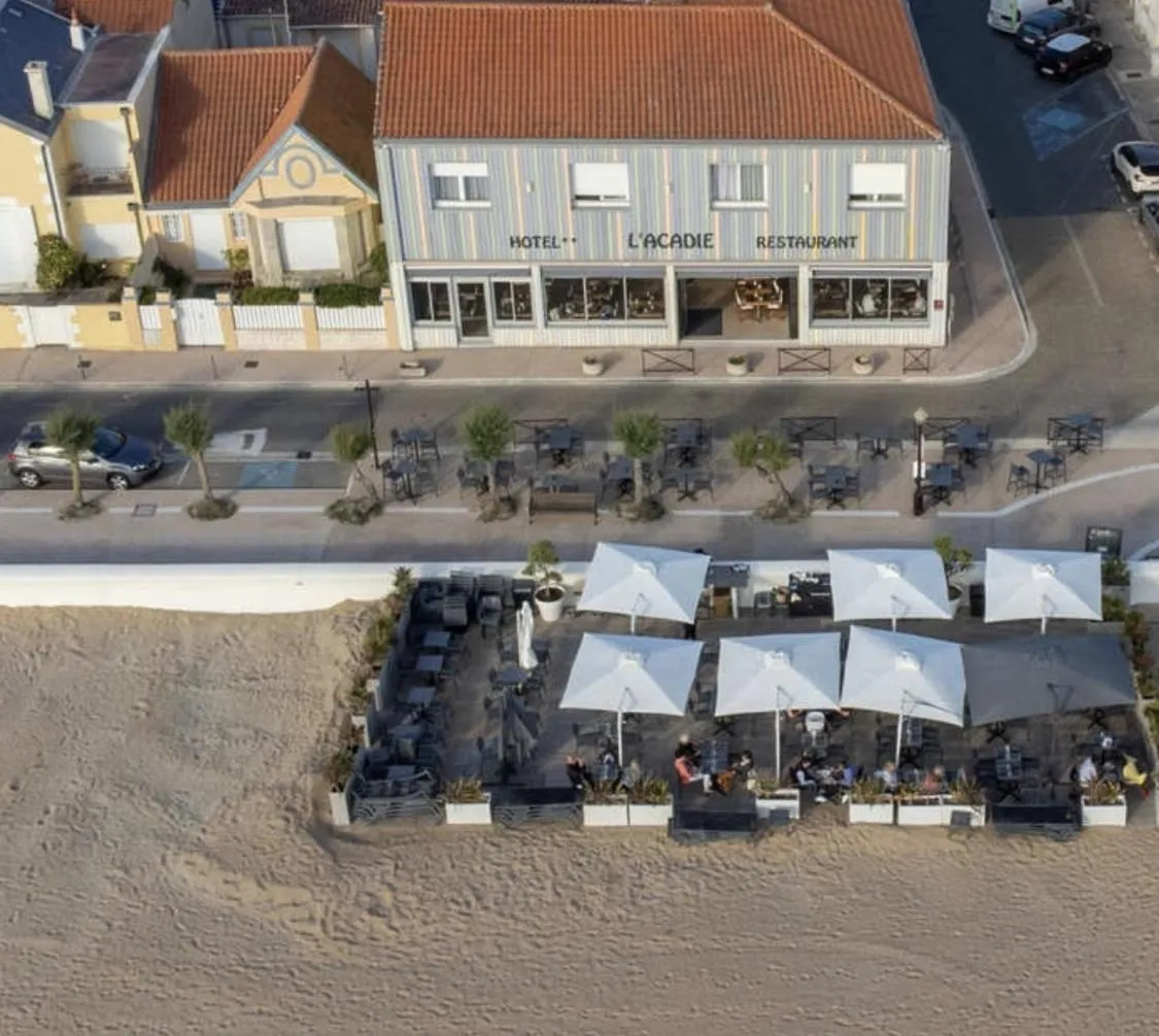 Property Building in L'Acadie Brasserie Plage
