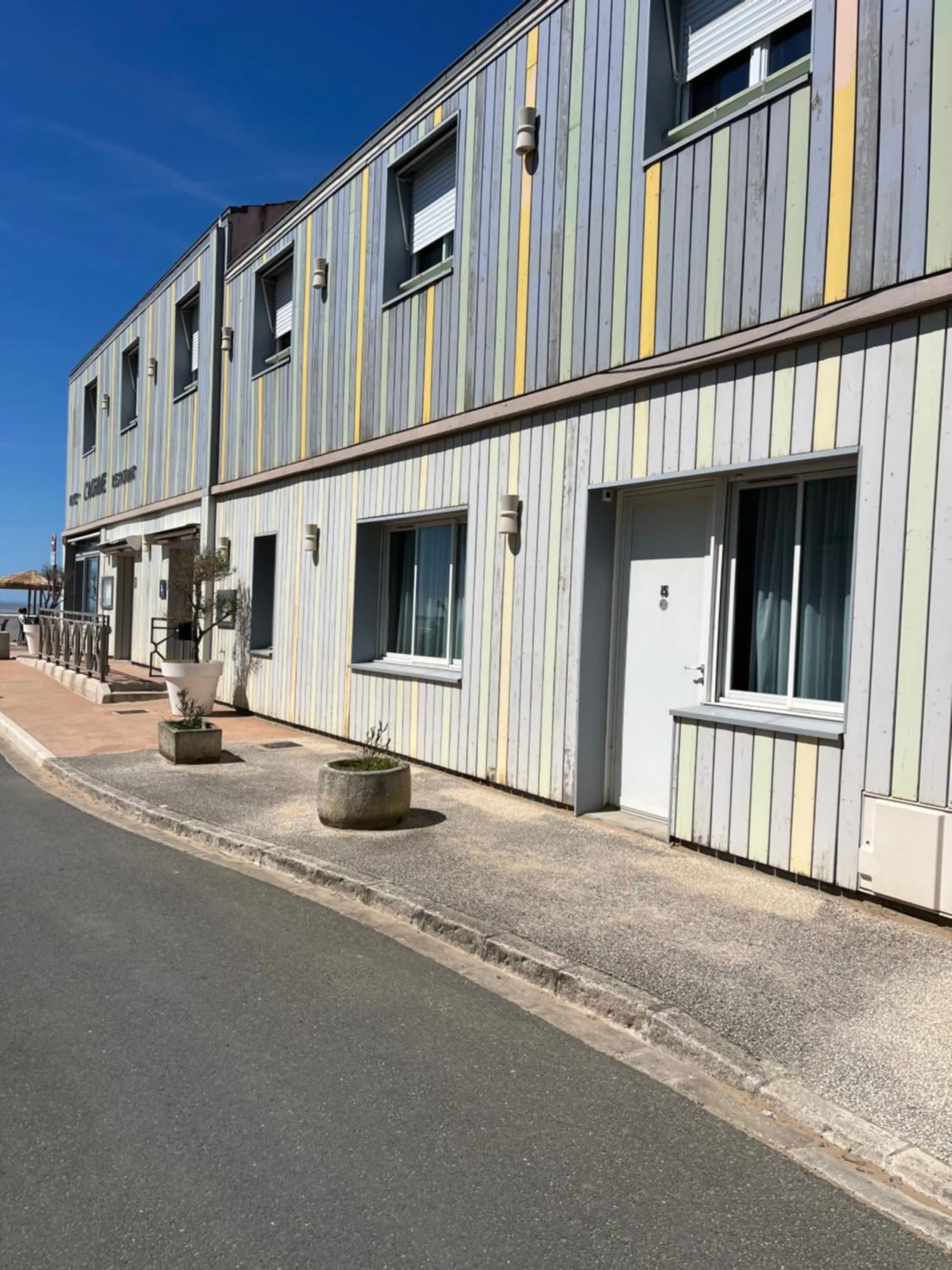 Property Building in L'Acadie Brasserie Plage
