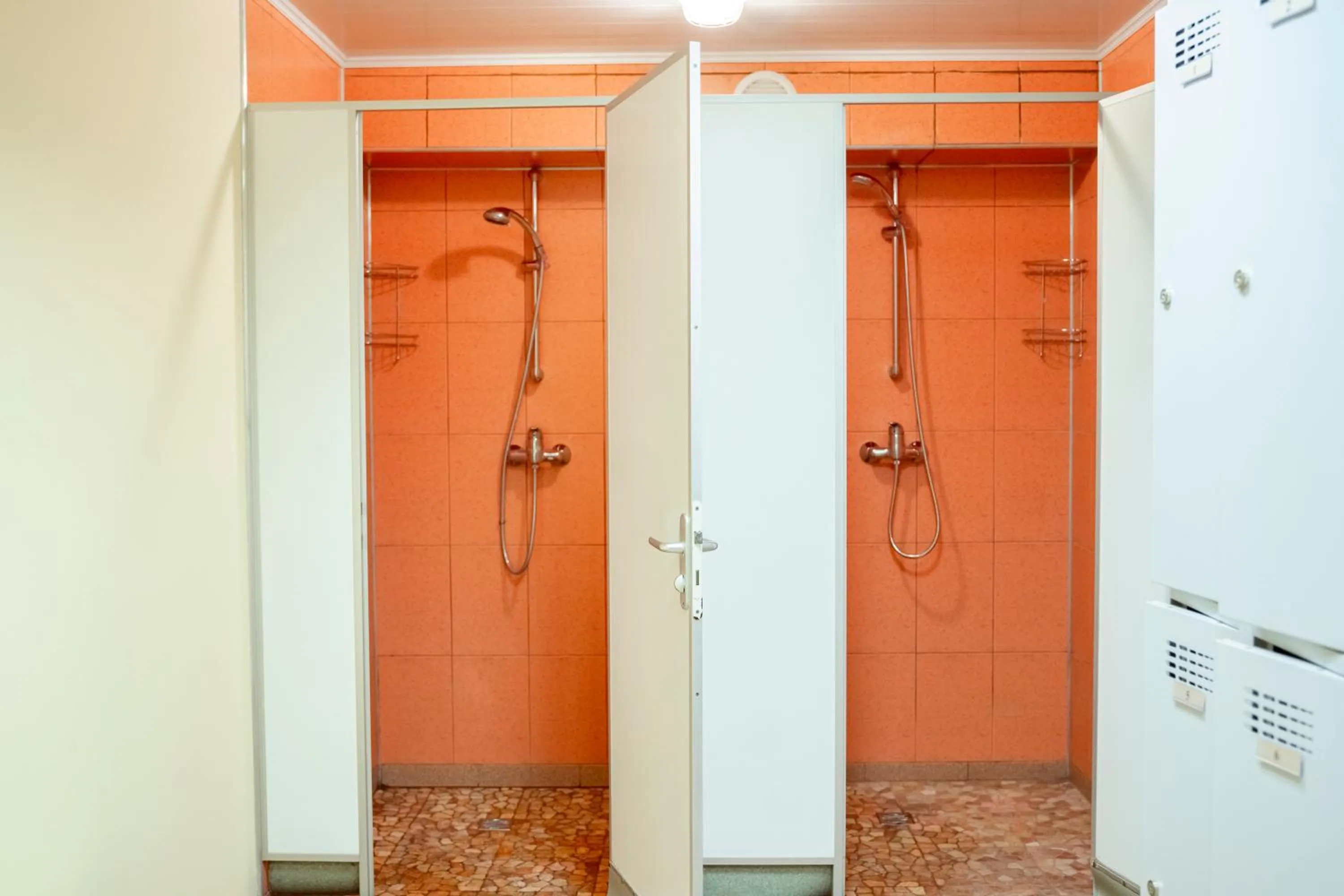 Shower in Kornealita