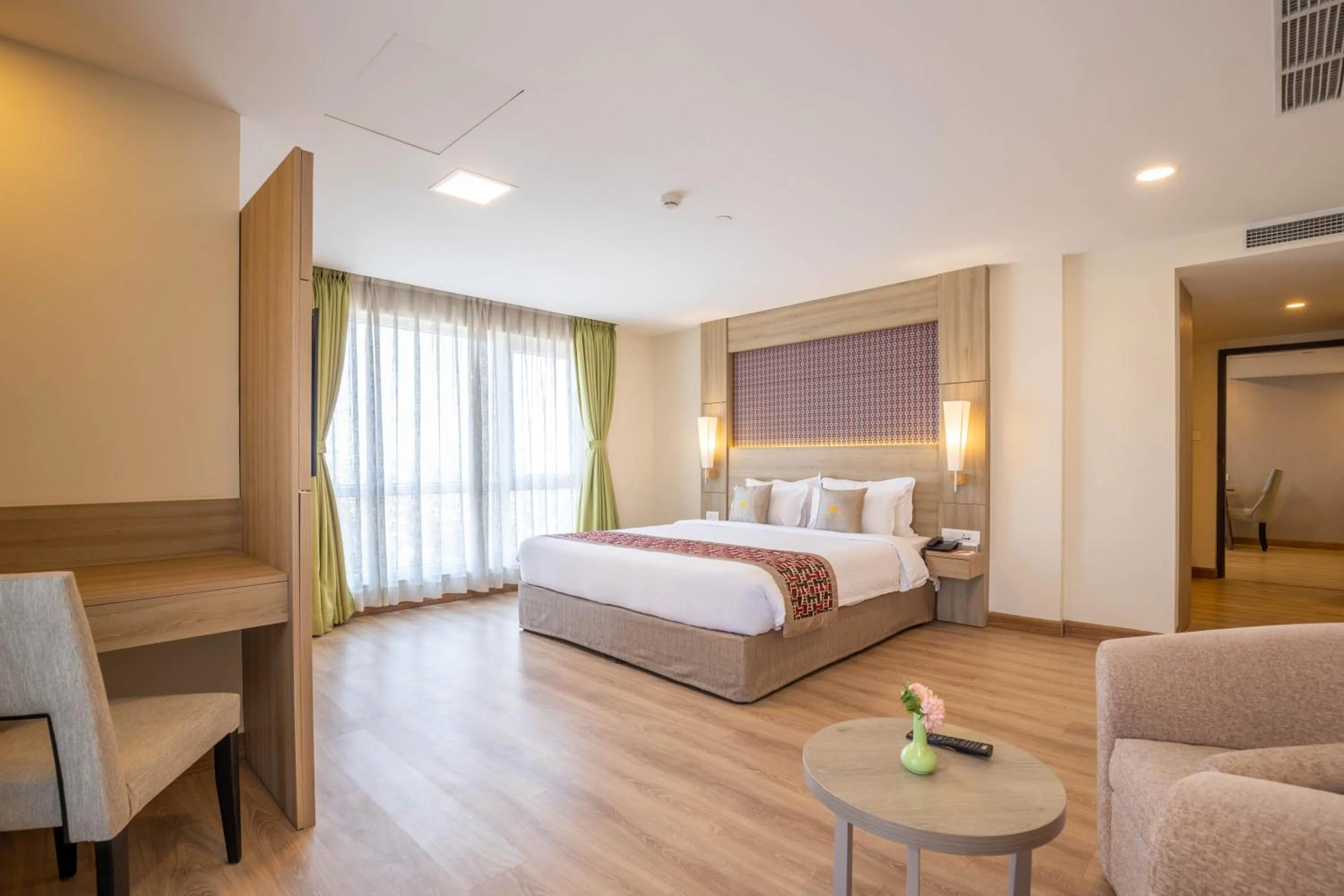 Bedroom, Bed in Hotel Crowne Imperial