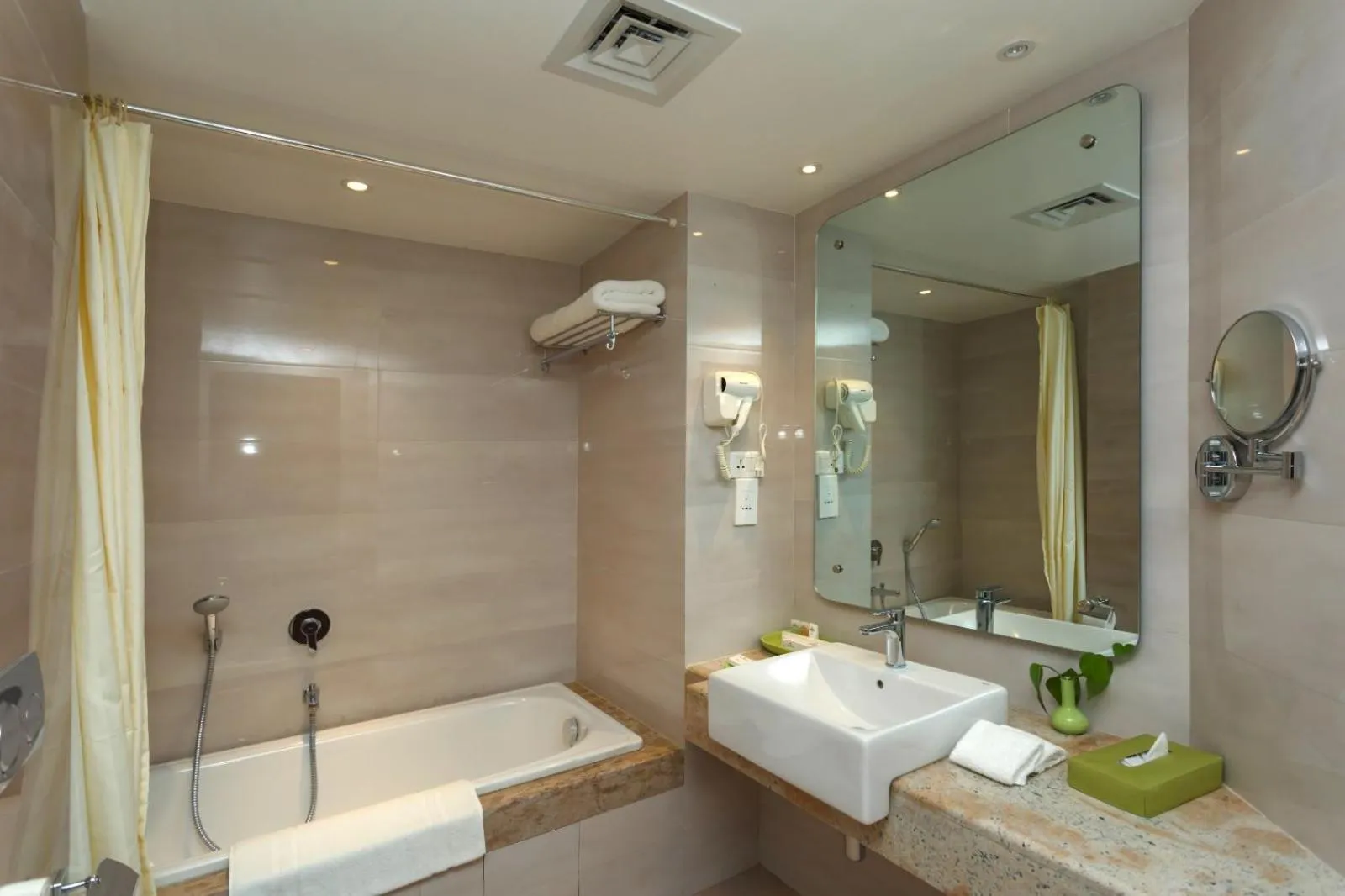 Bathroom in Hotel Crowne Imperial