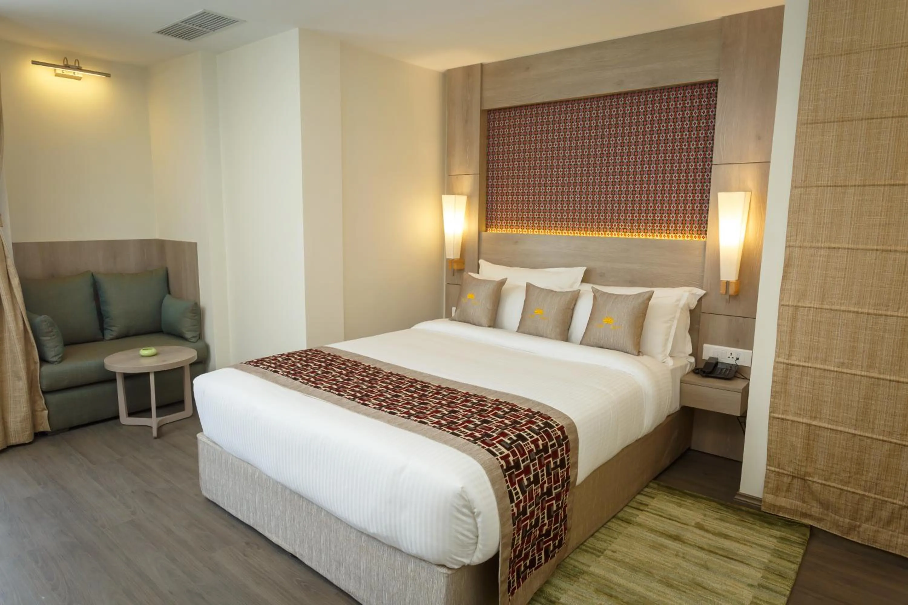 Bedroom, Bed in Hotel Crowne Imperial