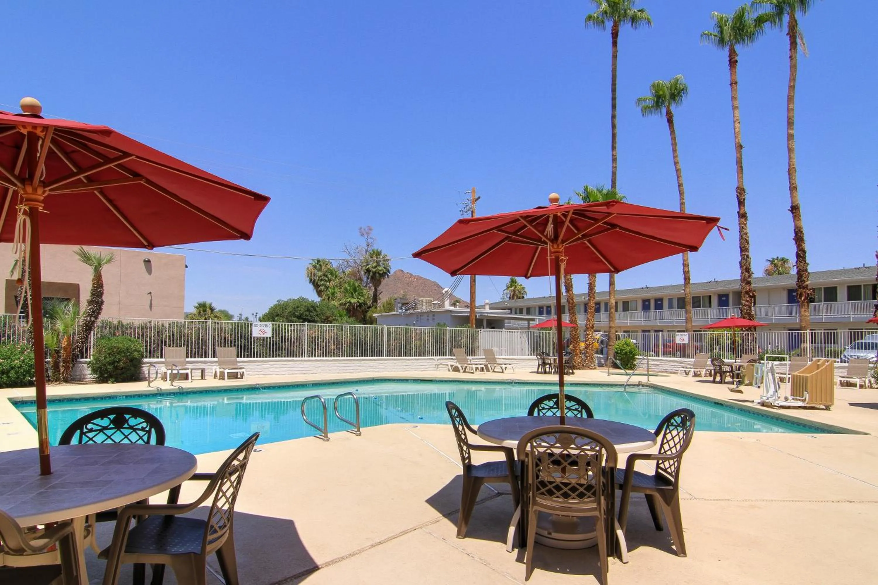 Swimming pool in Motel 6 Old town Scottsdale Fashion Square