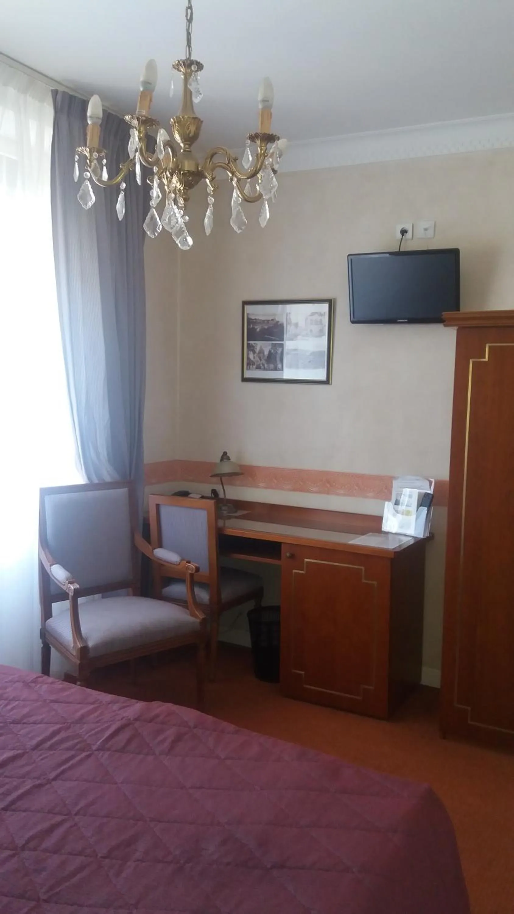 Photo of the whole room, Bed in Logis Hôtel & Restaurant du Chemin des Dames