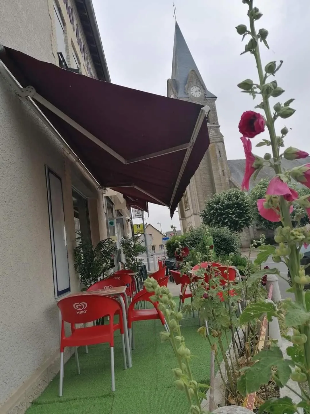 Facade/entrance in Logis Hôtel & Restaurant du Chemin des Dames