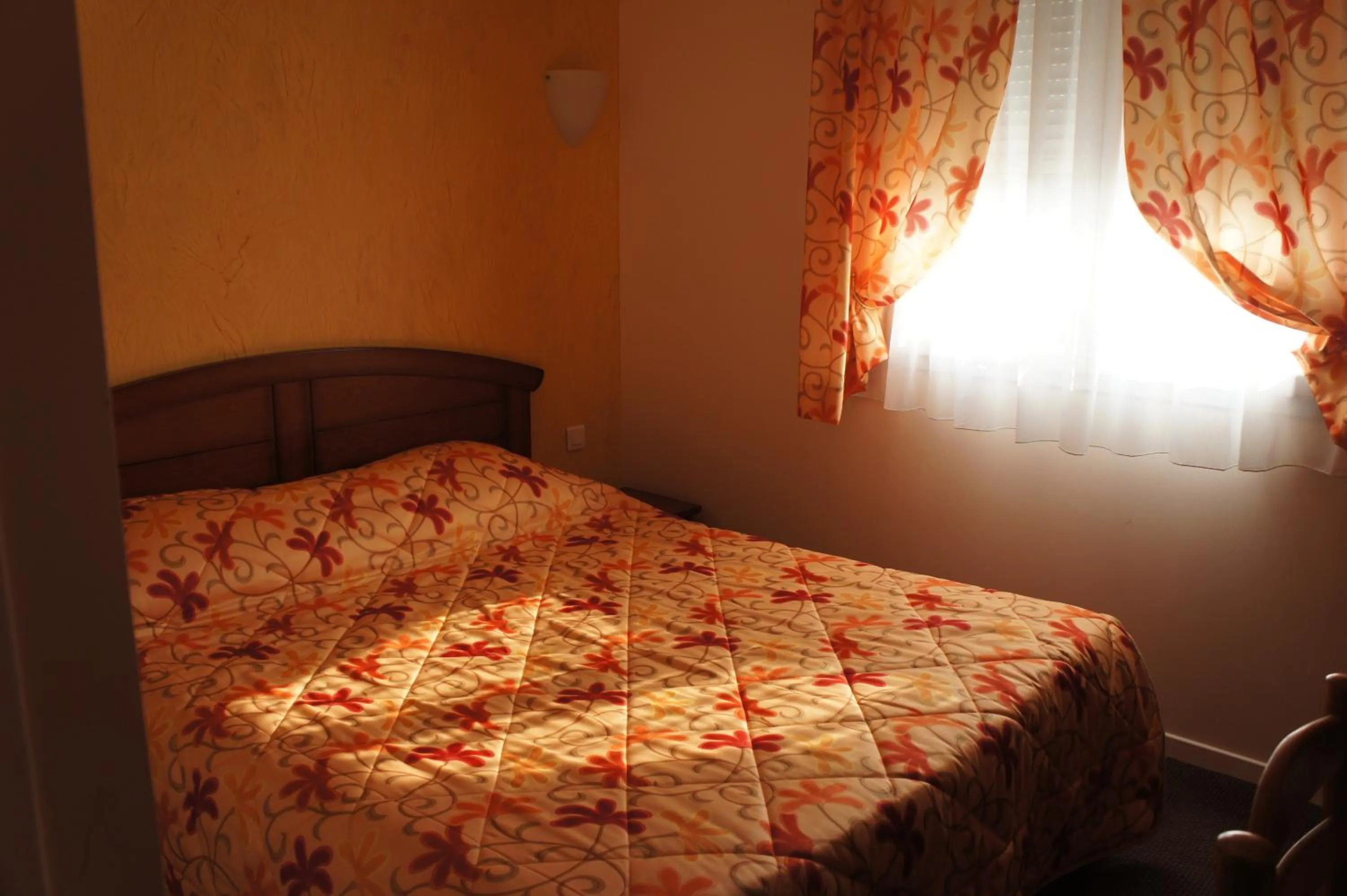 Bed in Logis Hôtel & Restaurant du Chemin des Dames