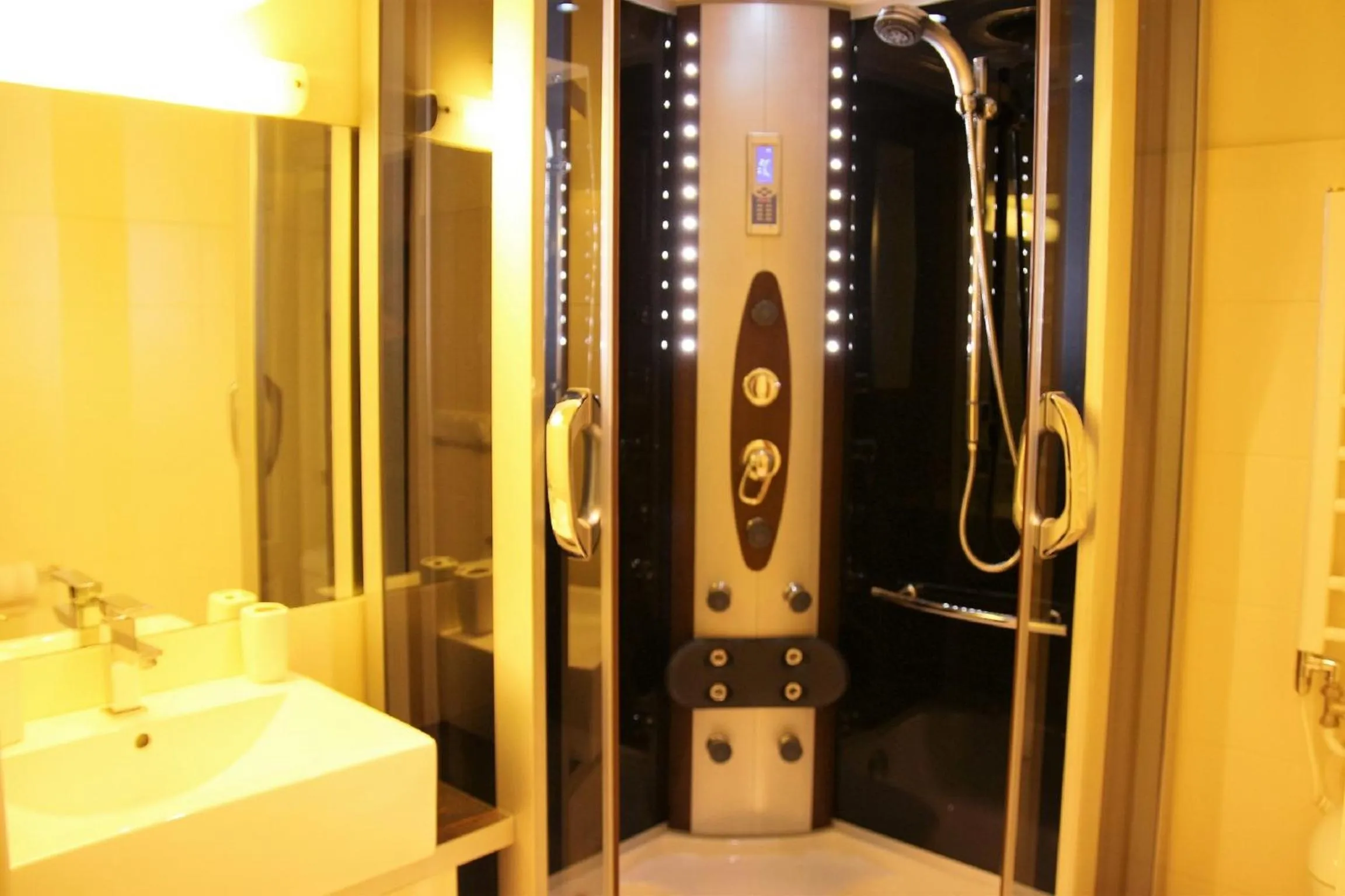 Shower in Rezidence Zámeček - Boutique Hotel