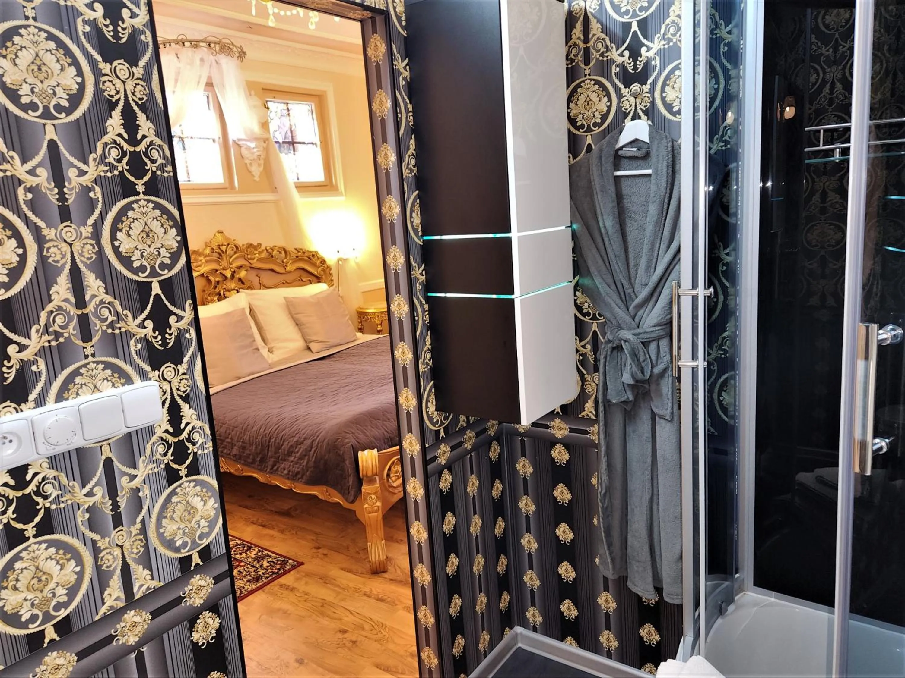 Shower, Bed in Rezidence Zámeček - Boutique Hotel