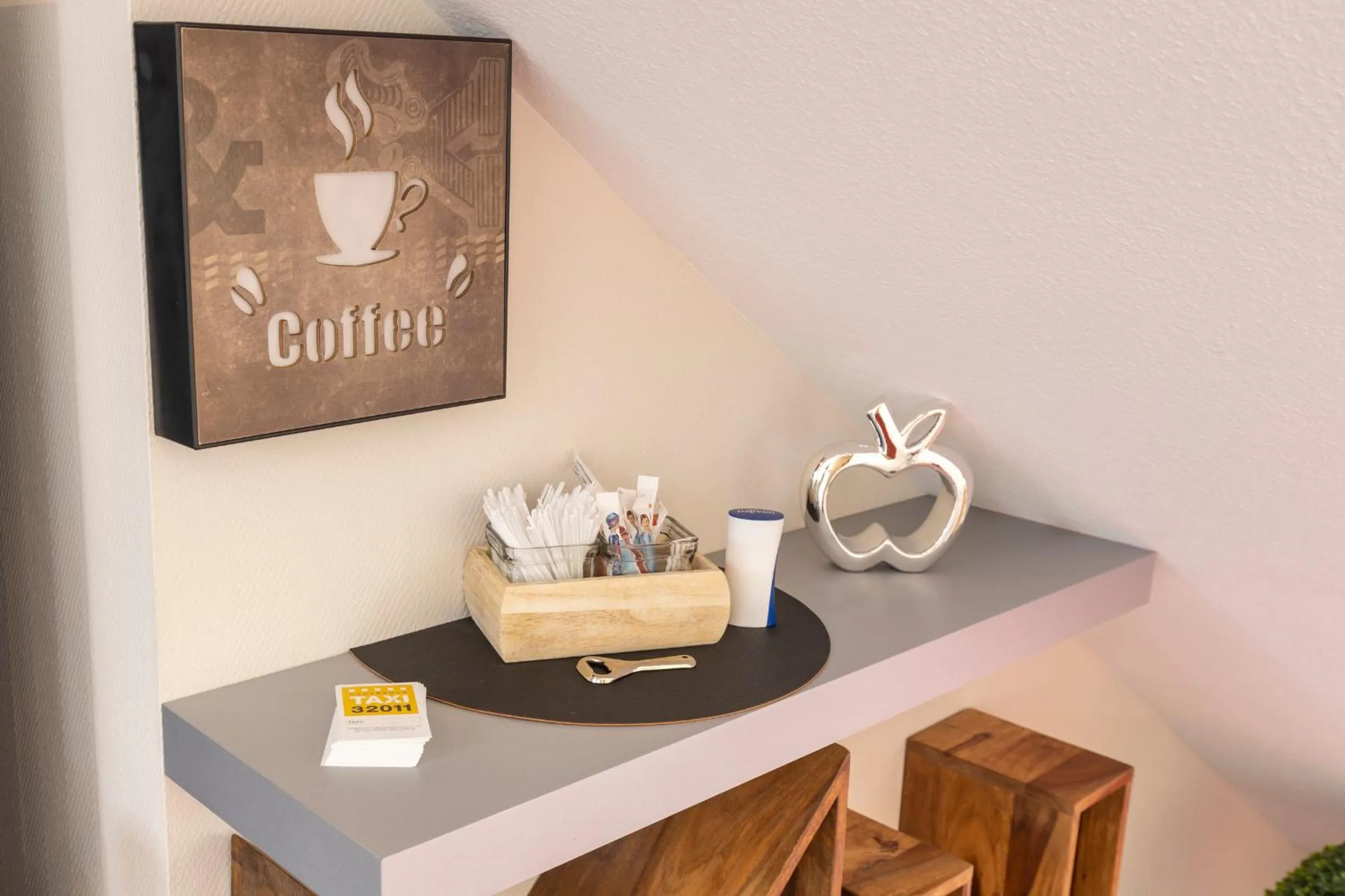 Coffee/tea facilities in Mey Hotel