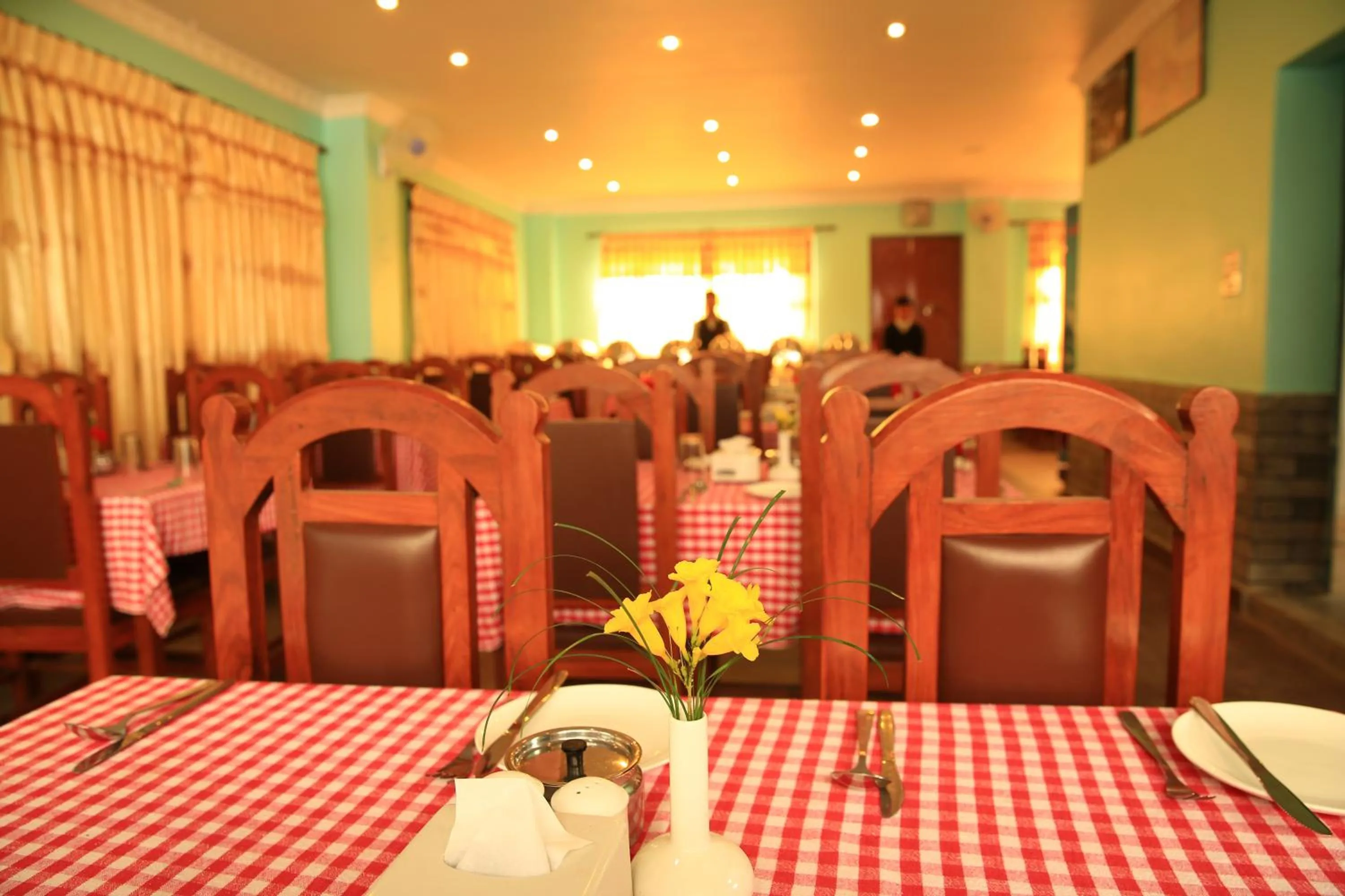 Restaurant/places to eat in Hotel River Park