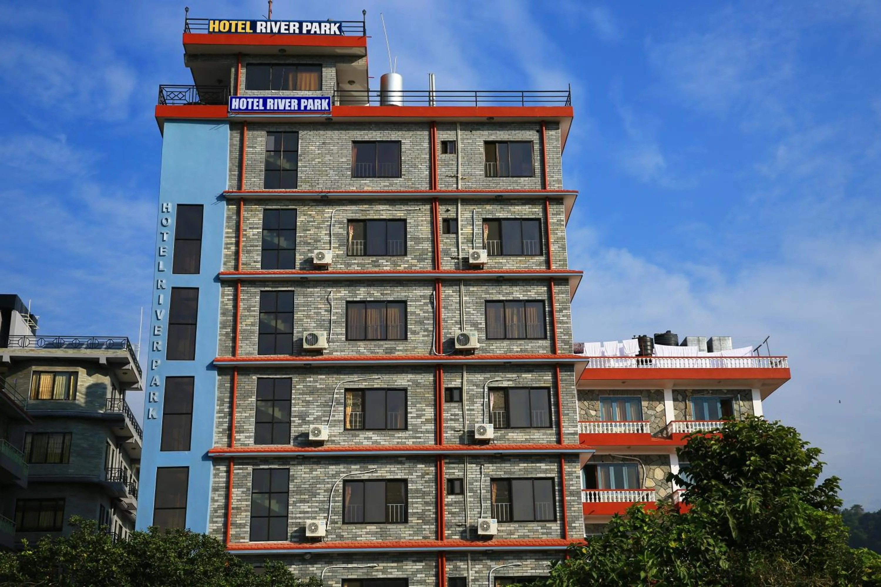 Facade/entrance in Hotel River Park
