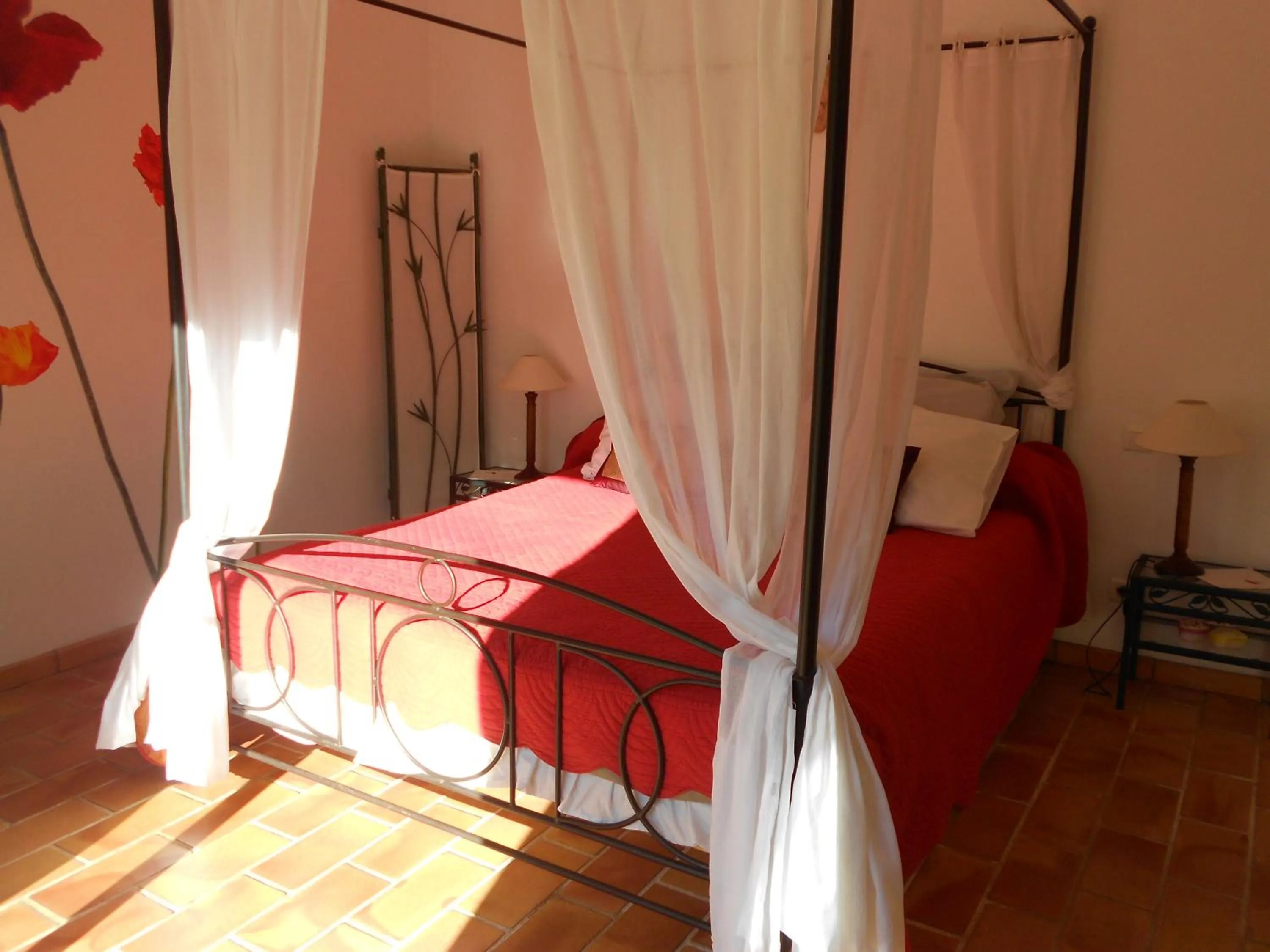 Photo of the whole room, Bed in Le Mas de FRAYERE