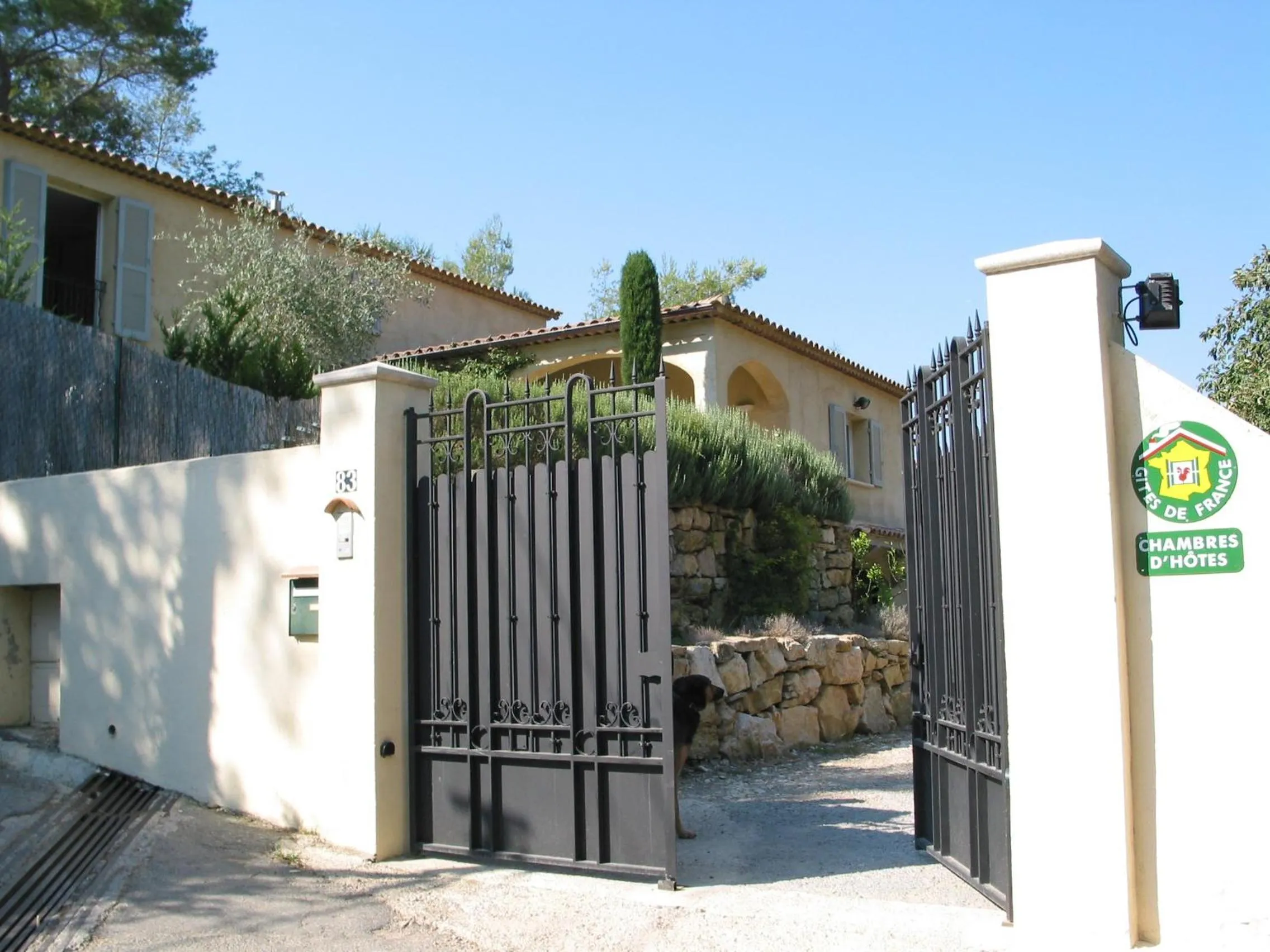 Parking in Le Mas de FRAYERE