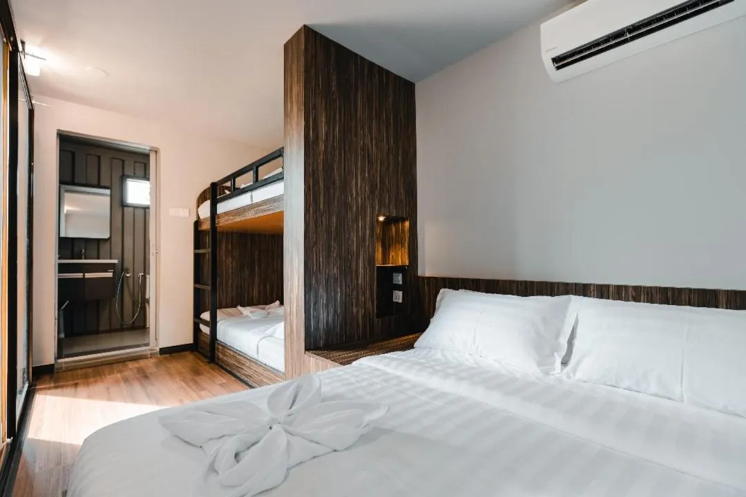 Bathroom, Bed in 7 Inn Semporna