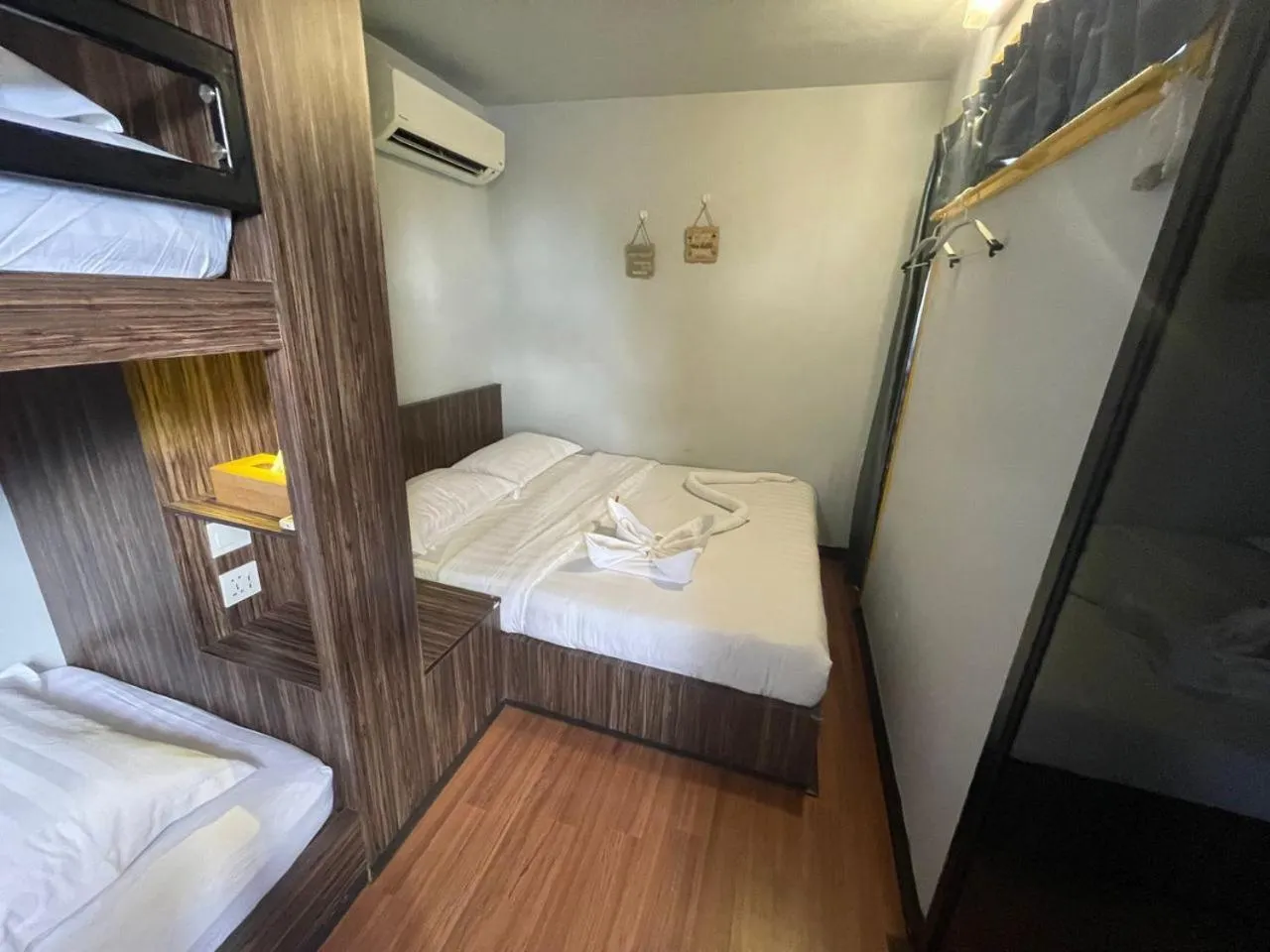 Photo of the whole room, Bed in 7 Inn Semporna