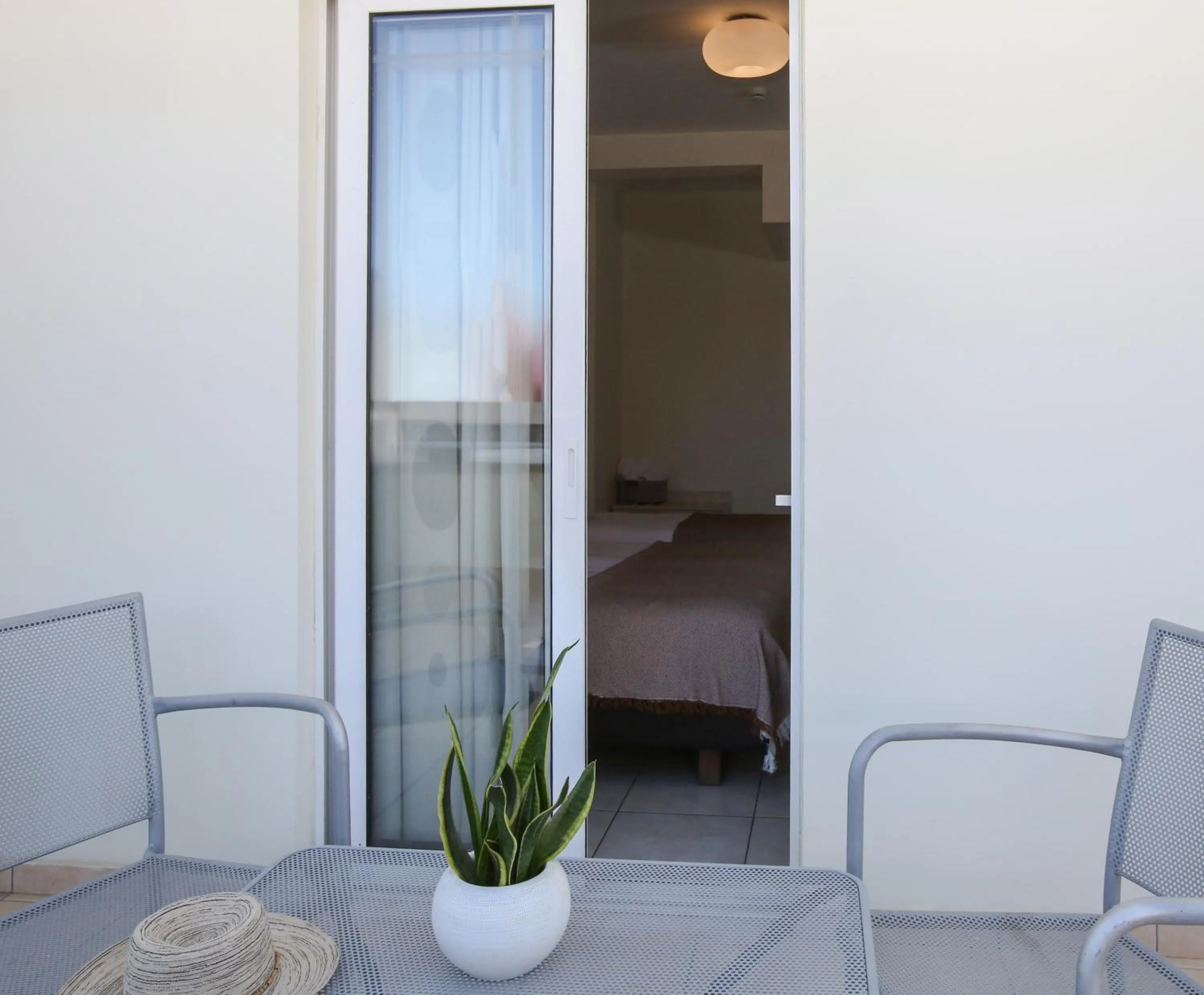 Balcony/Terrace, Bed in Hotel Astron