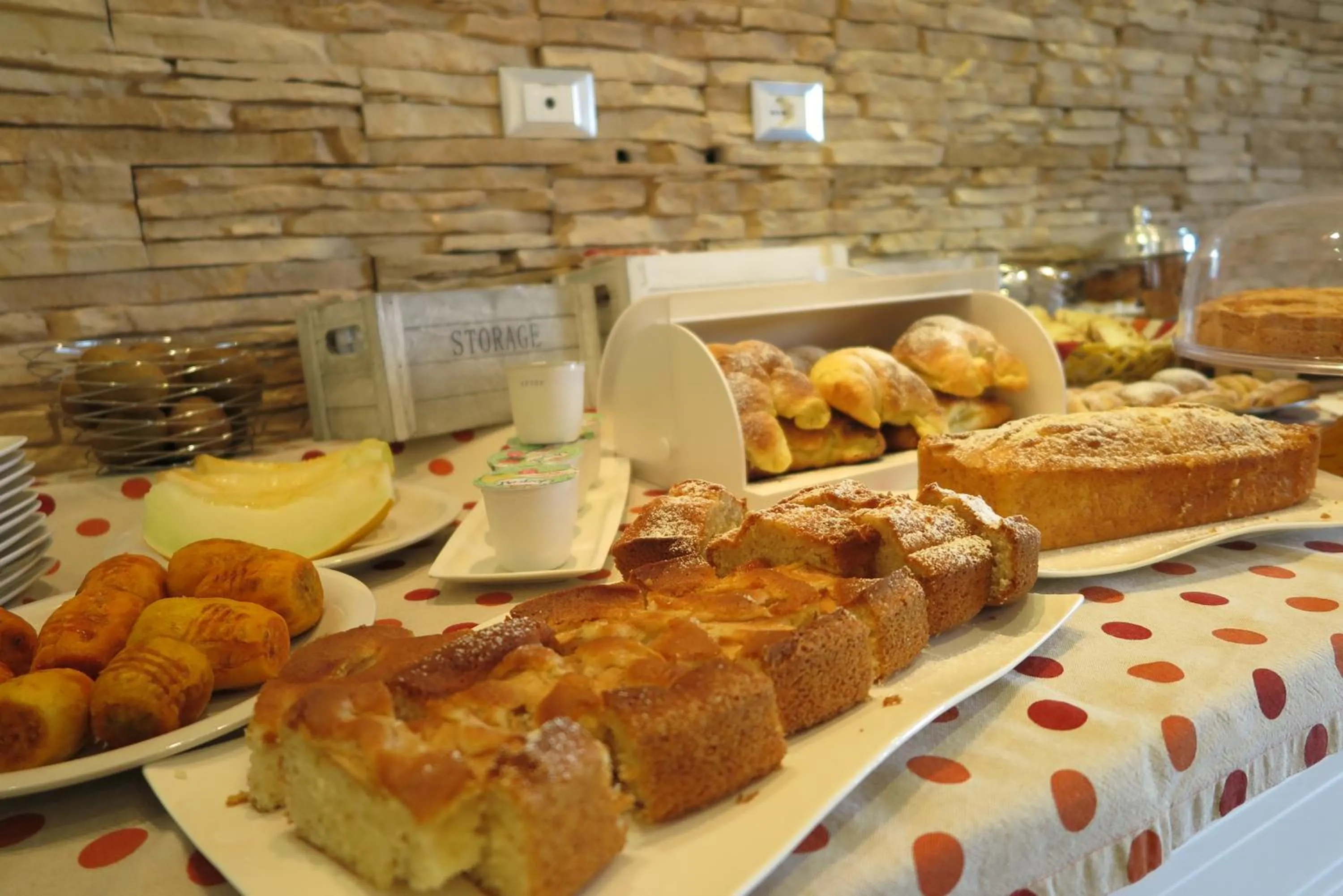 Buffet breakfast in Trigrana Vacanze Hotel