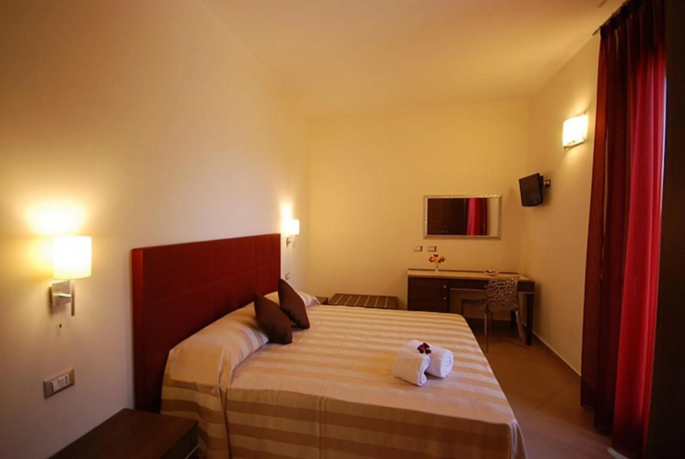 Shower, Bed in Trigrana Vacanze Hotel