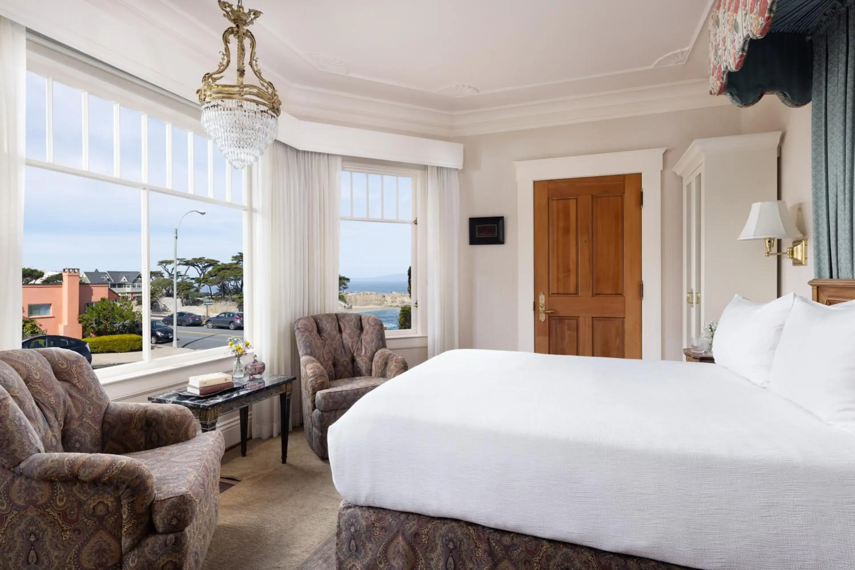 Queen Room - Disability Access in Seven Gables Inn on Monterey Bay, A Kirkwood Collection Hotel Queen Room - Disability Access in Seven Gables Inn on Monterey Bay, A Kirkwood Collection Hotel