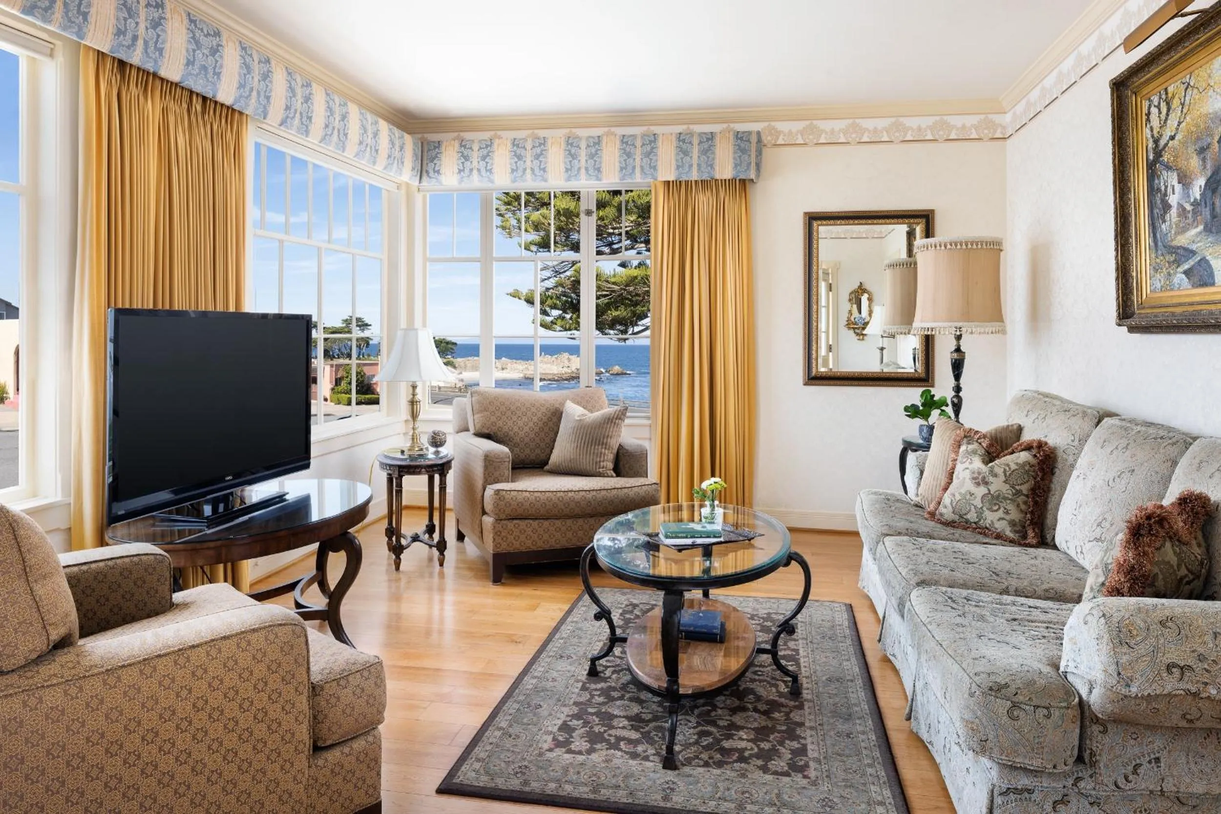 TV and multimedia in Seven Gables Inn on Monterey Bay, A Kirkwood Collection Hotel
