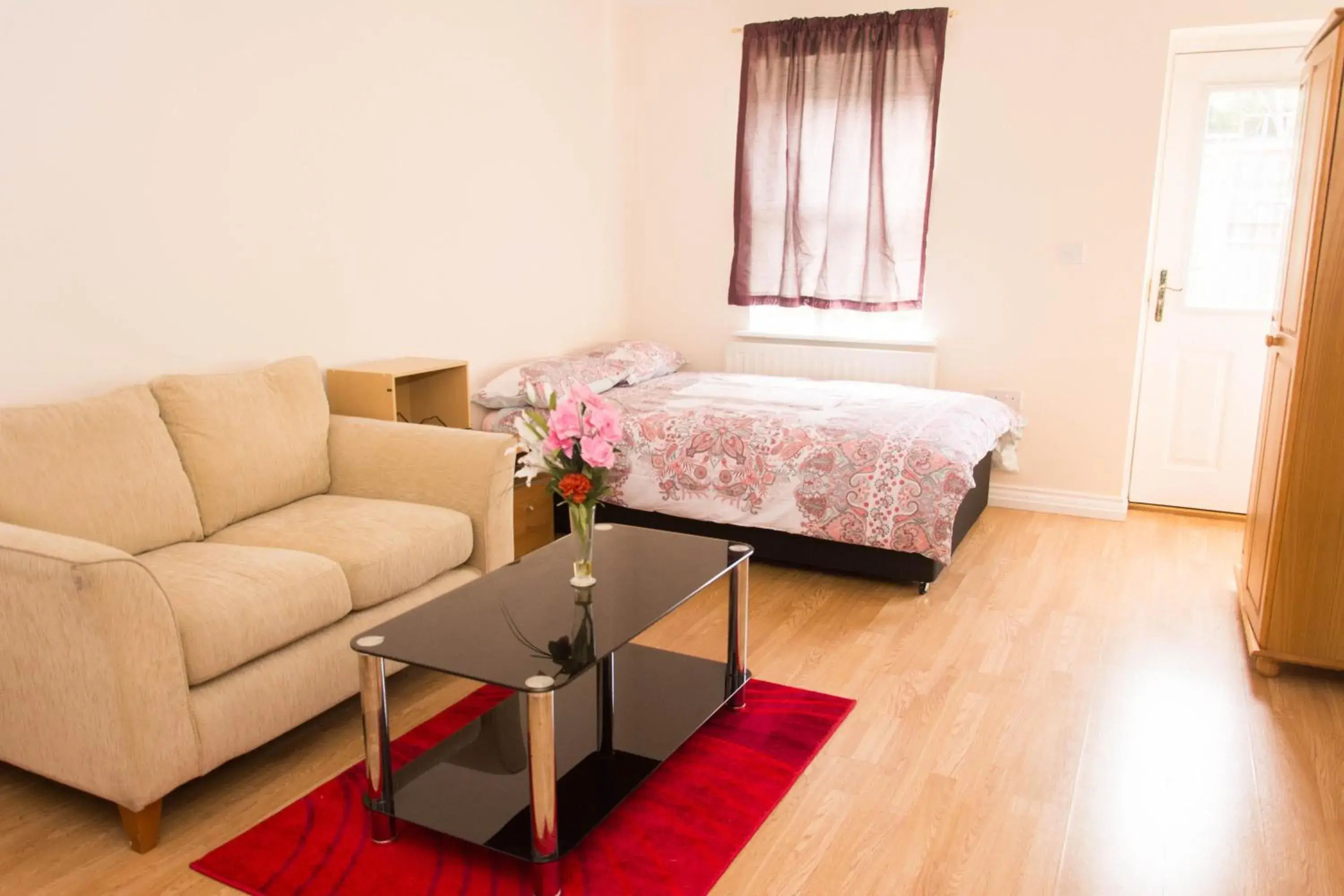 QUEEN GUEST HOUSE QUEEN GUEST HOUSE