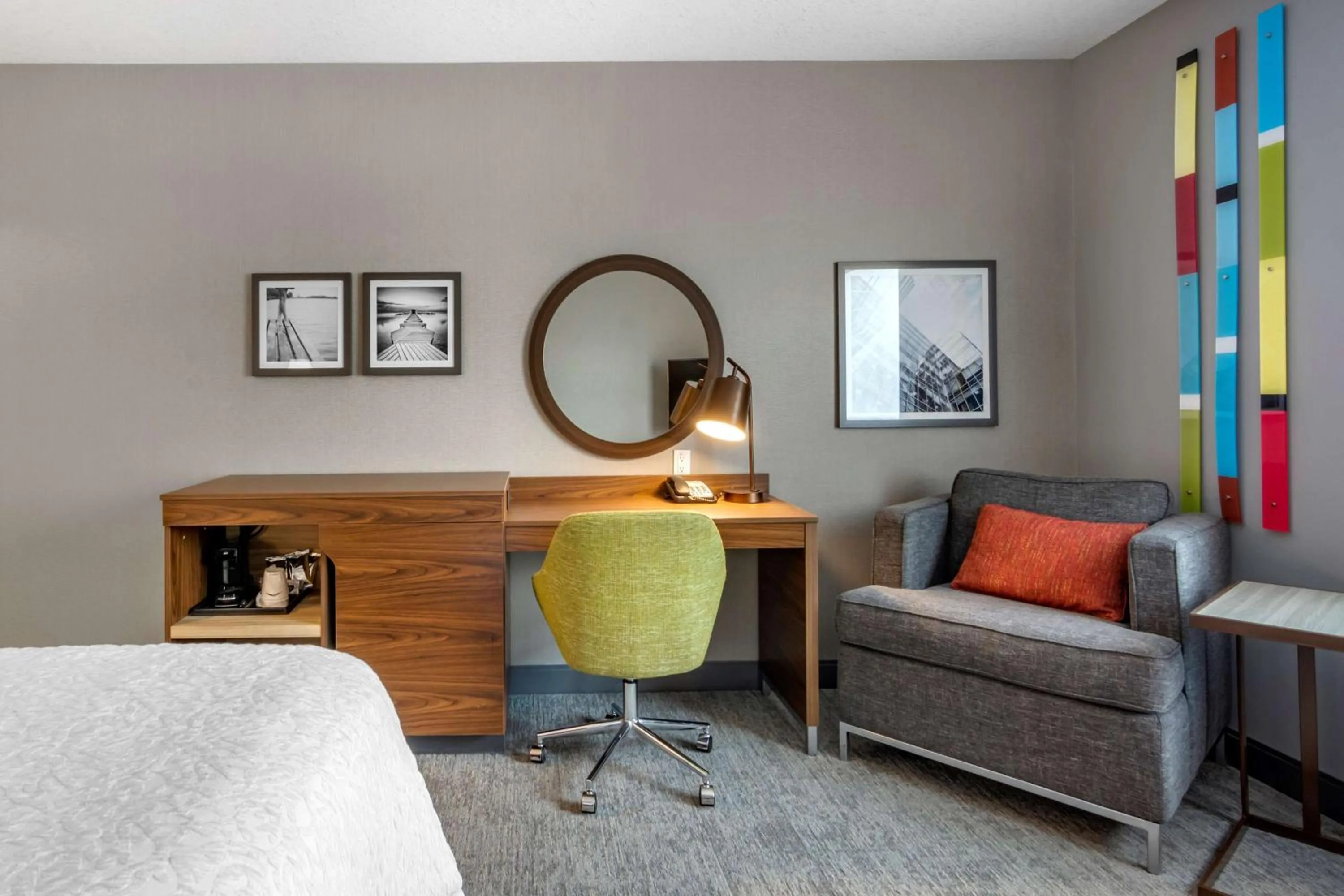 Bed in Hampton Inn & Suites Edmonton/West