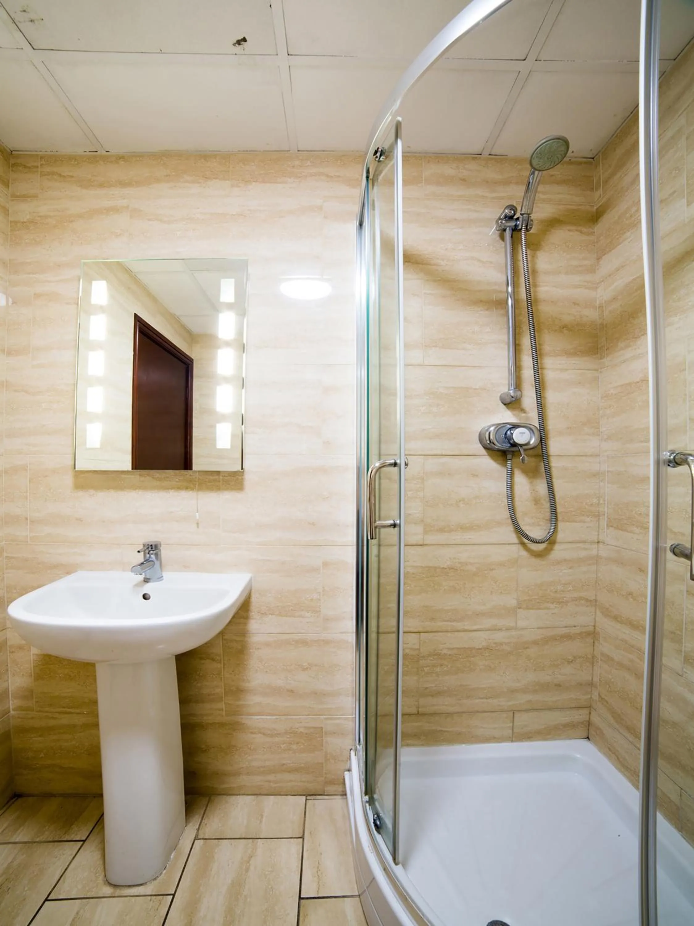 Bathroom in The Whistle and Flute