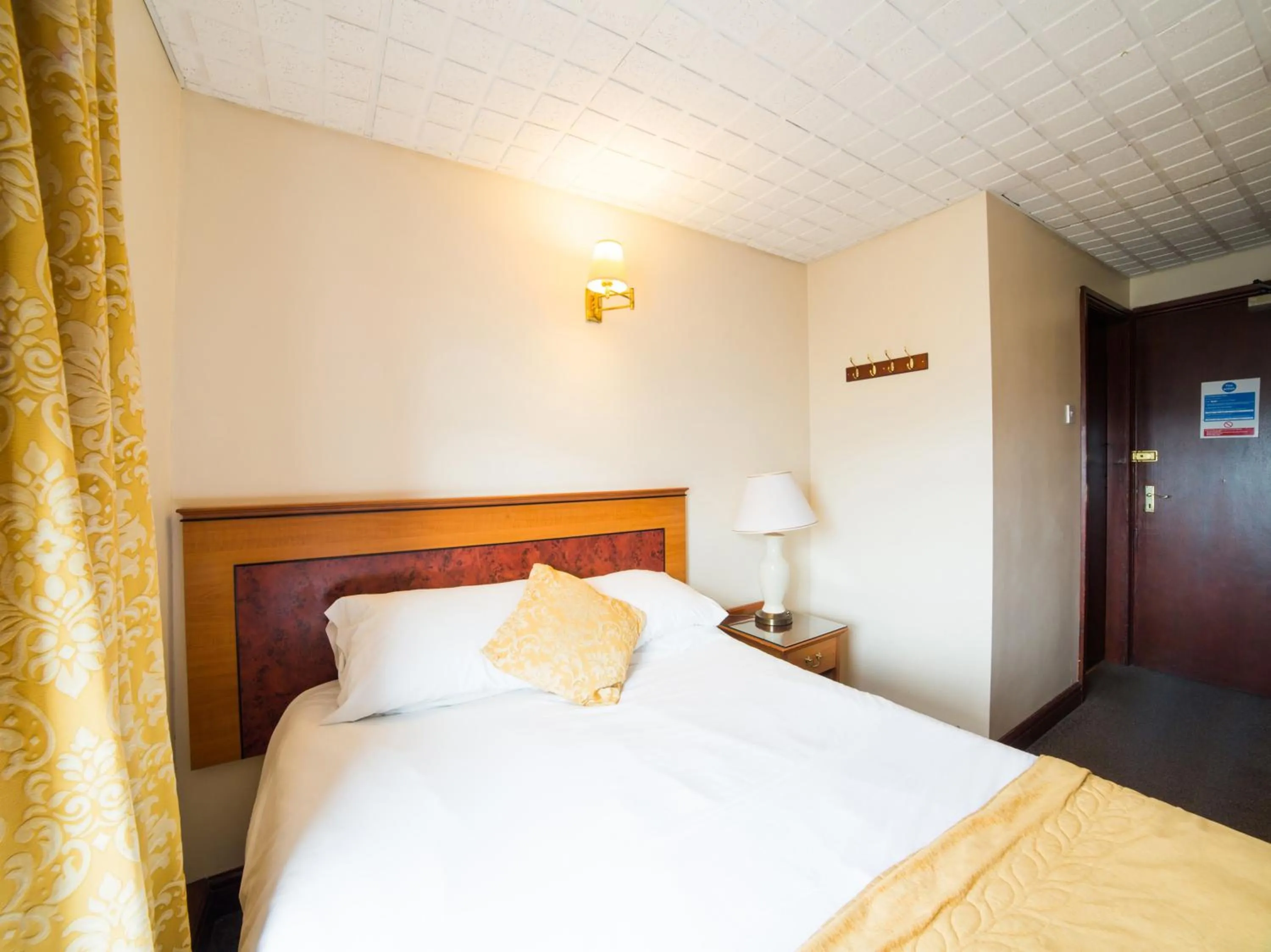 Bed in The Whistle and Flute