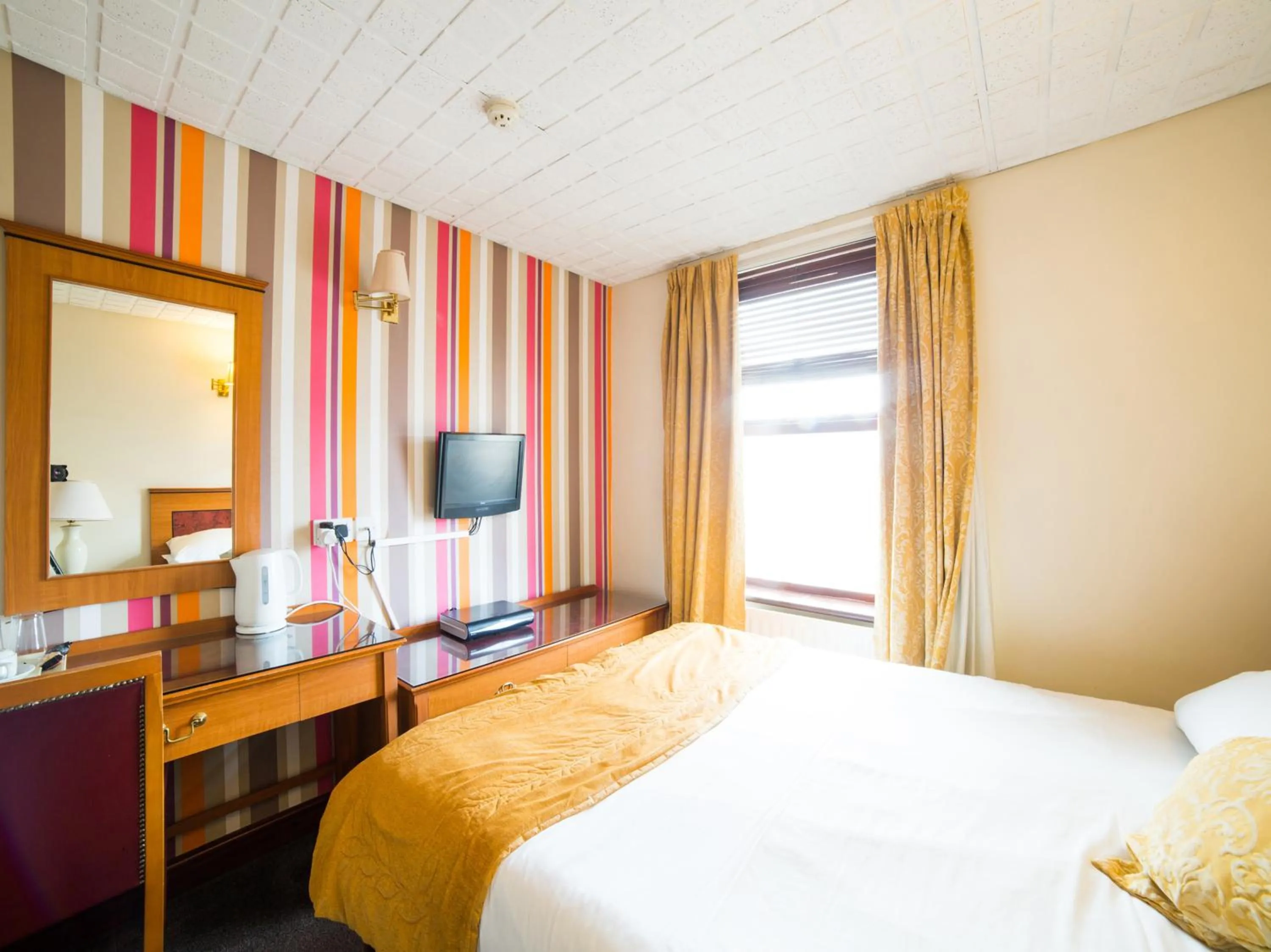 Bed in The Whistle and Flute