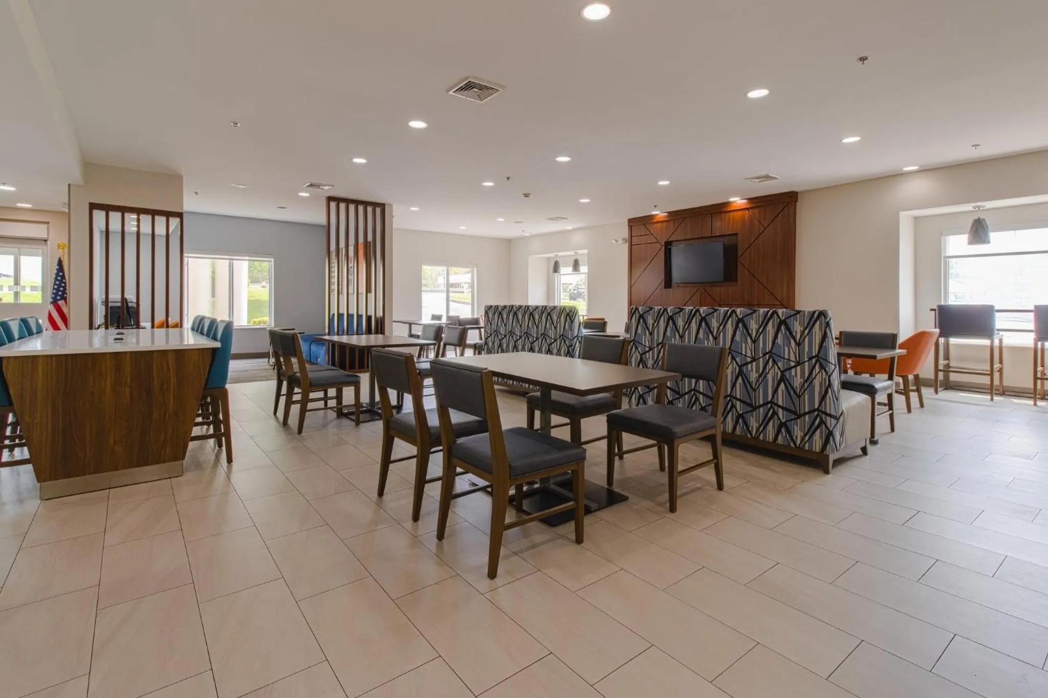 Breakfast in Holiday Inn Express Hartford-Newington by IHG