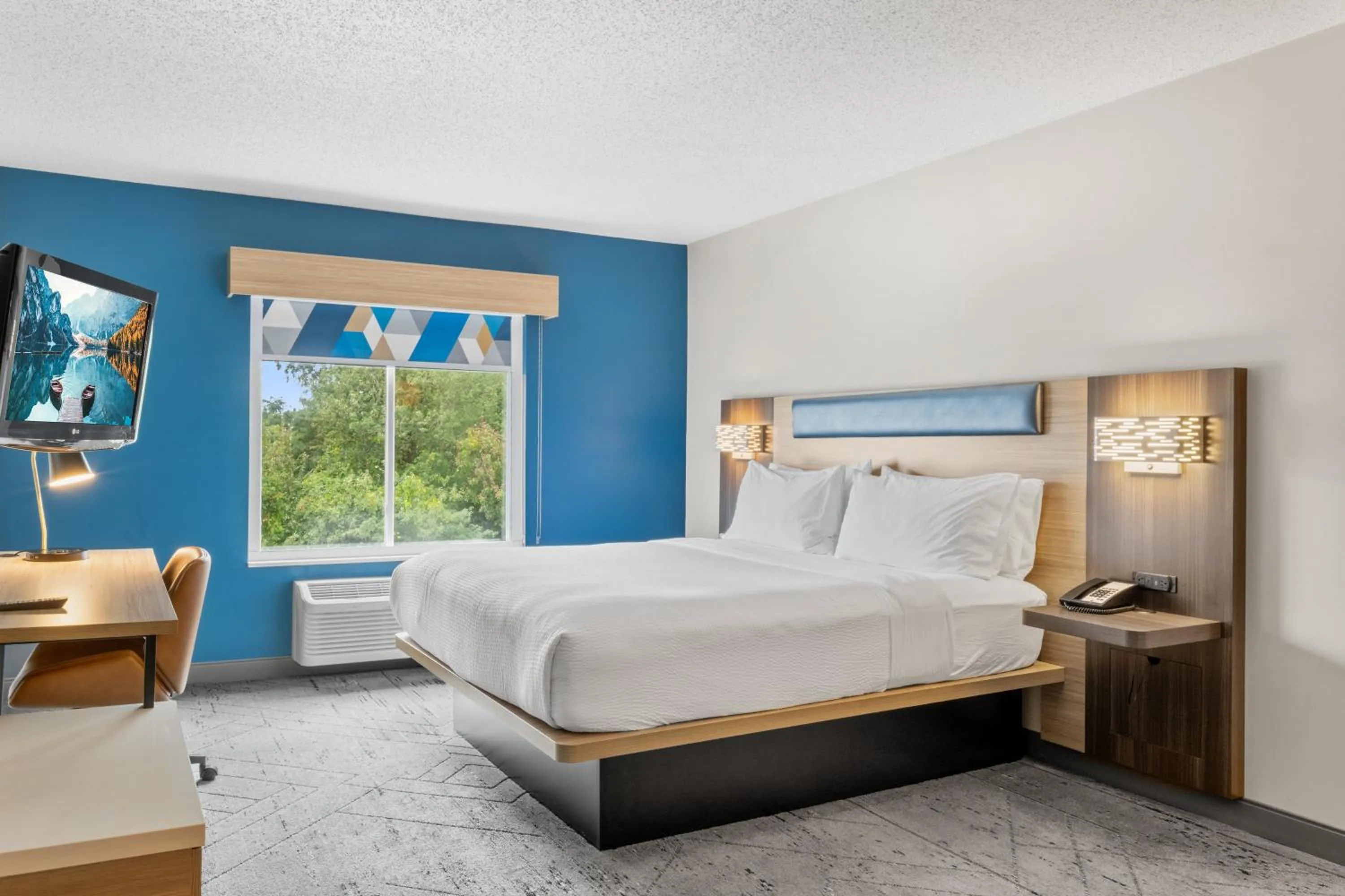 Photo of the whole room, Bed in Holiday Inn Express Hartford-Newington by IHG