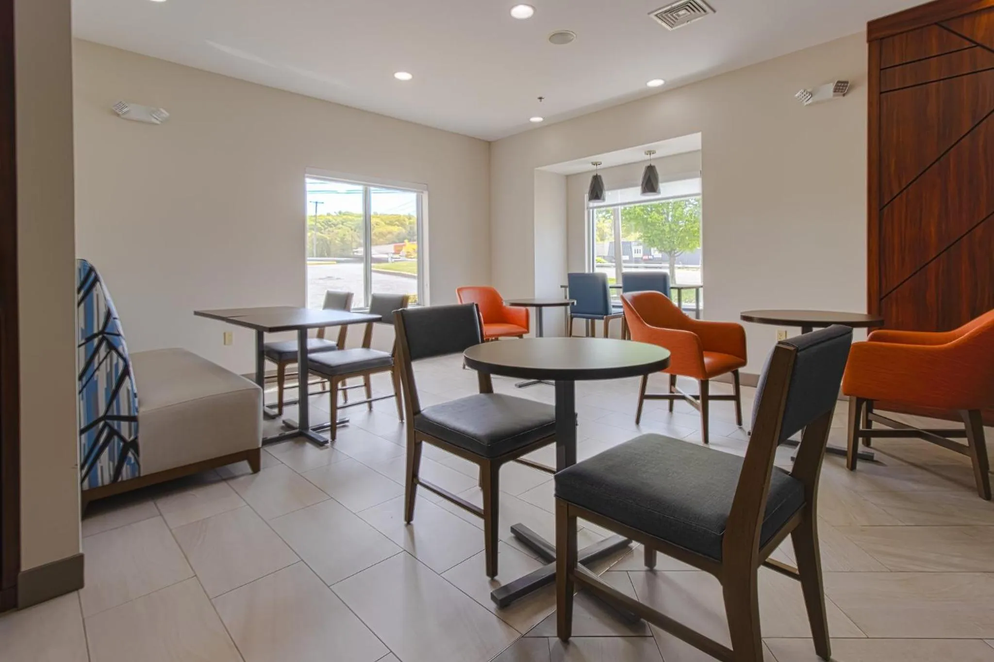 Breakfast in Holiday Inn Express Hartford-Newington by IHG