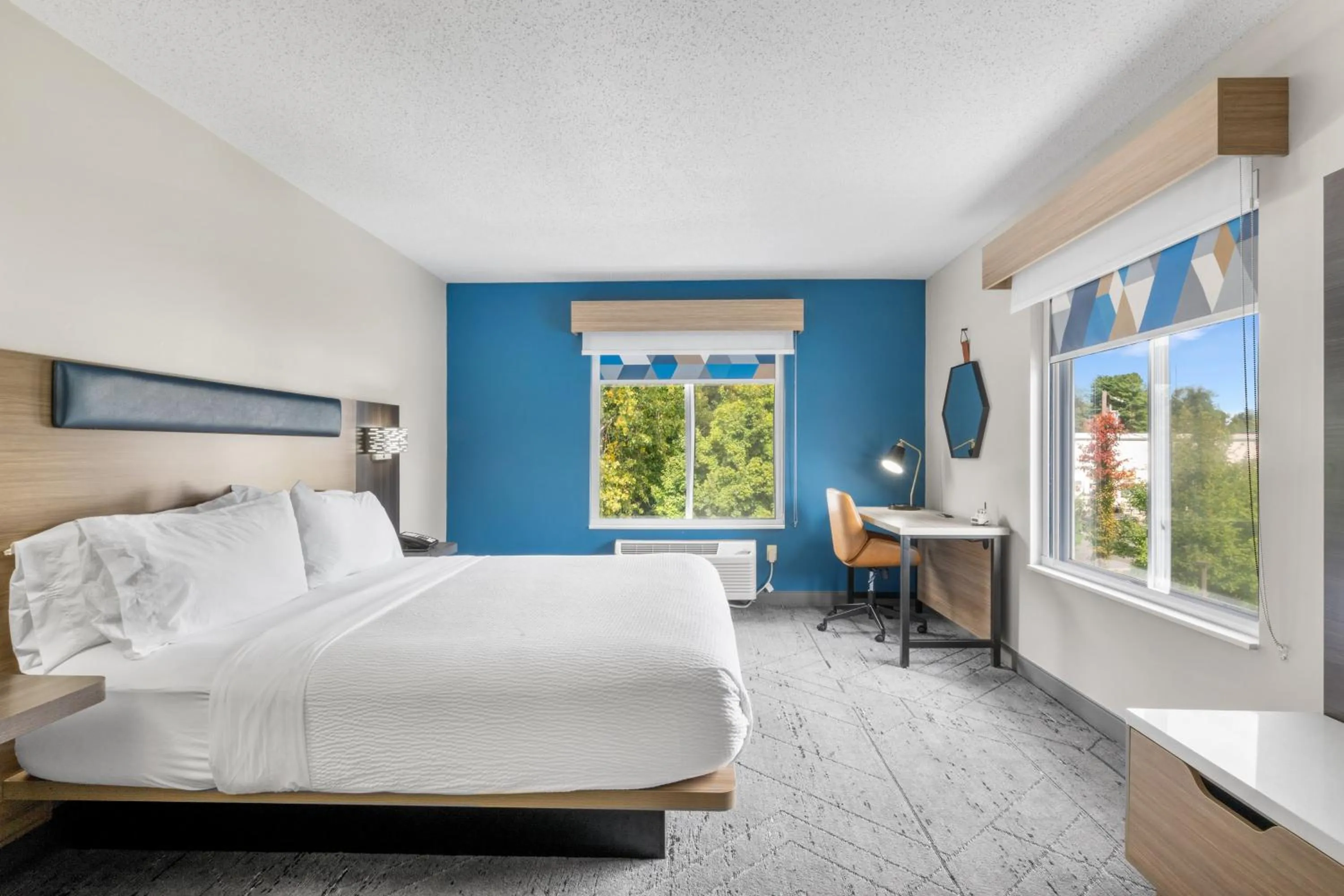 Photo of the whole room, Bed in Holiday Inn Express Hartford-Newington by IHG