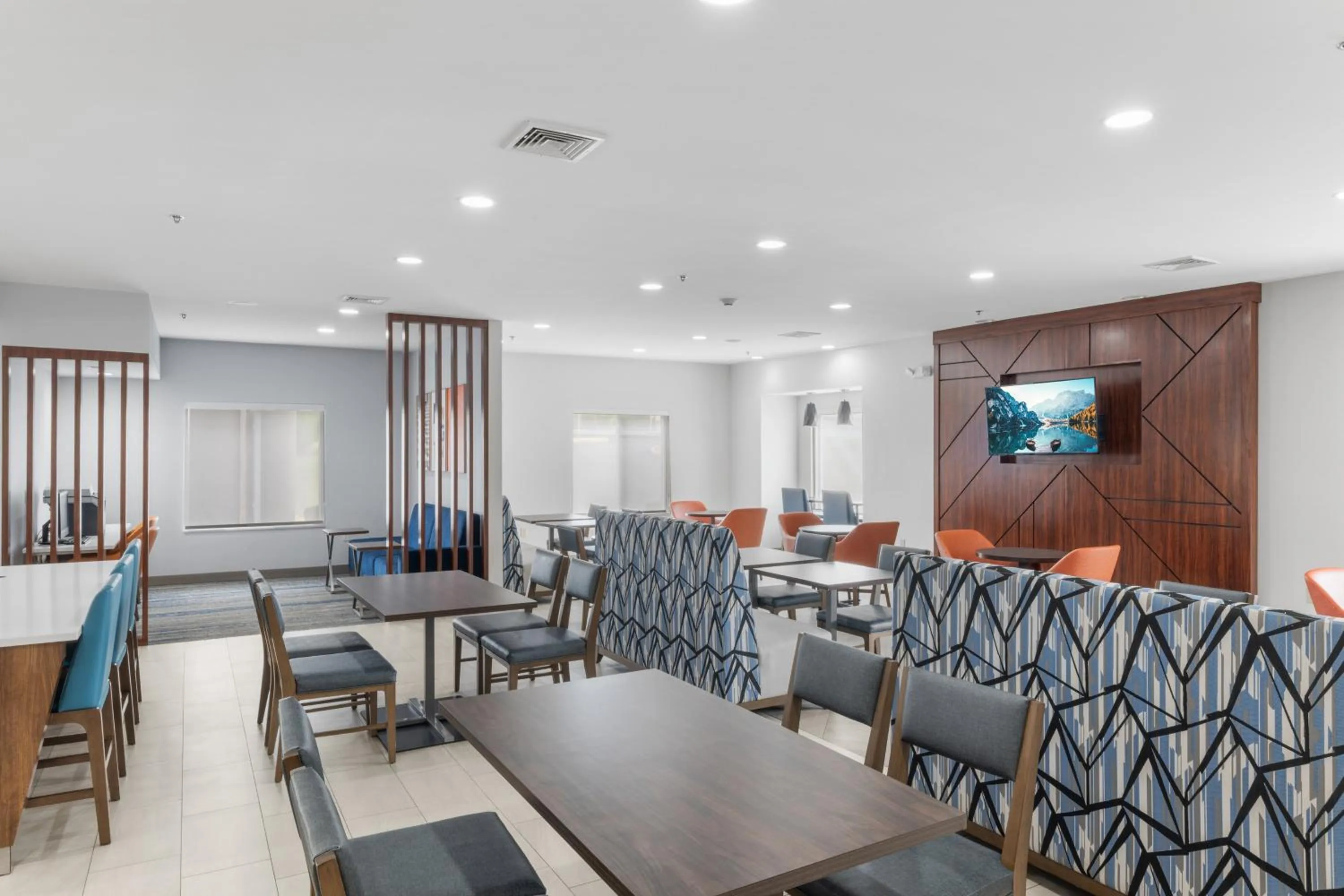 Breakfast in Holiday Inn Express Hartford-Newington by IHG