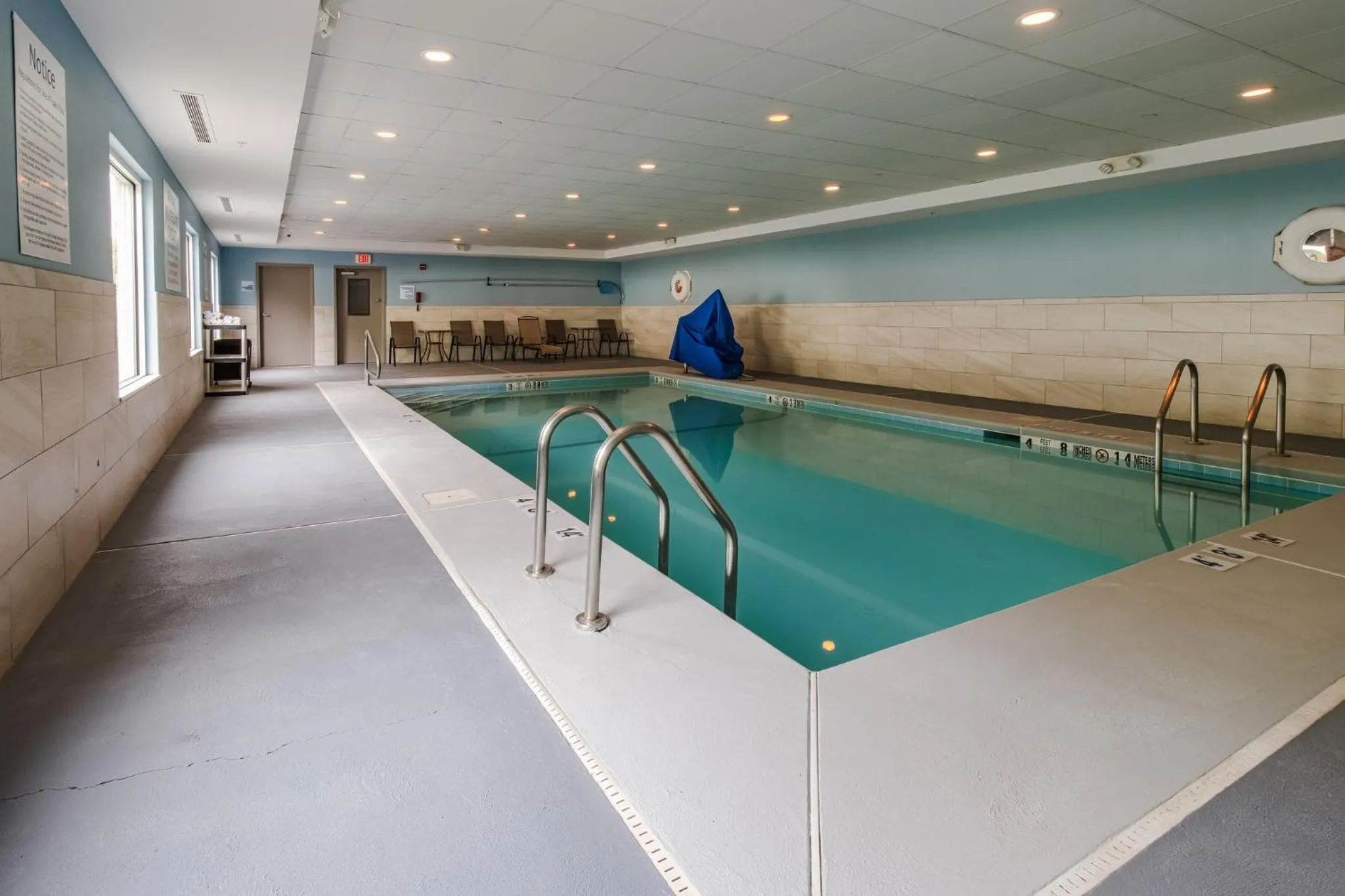 Swimming pool in Holiday Inn Express Hartford-Newington by IHG