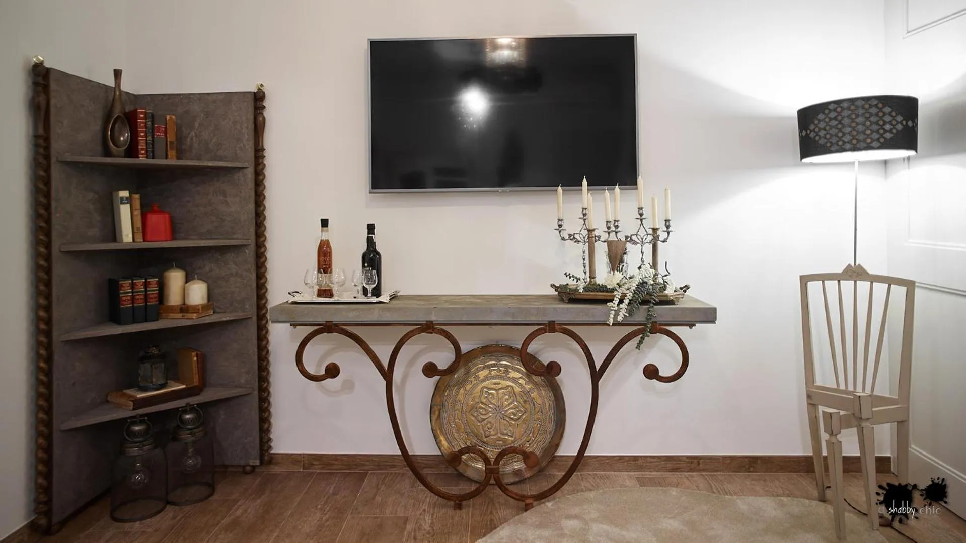 Communal lounge/ TV room in República Guest House