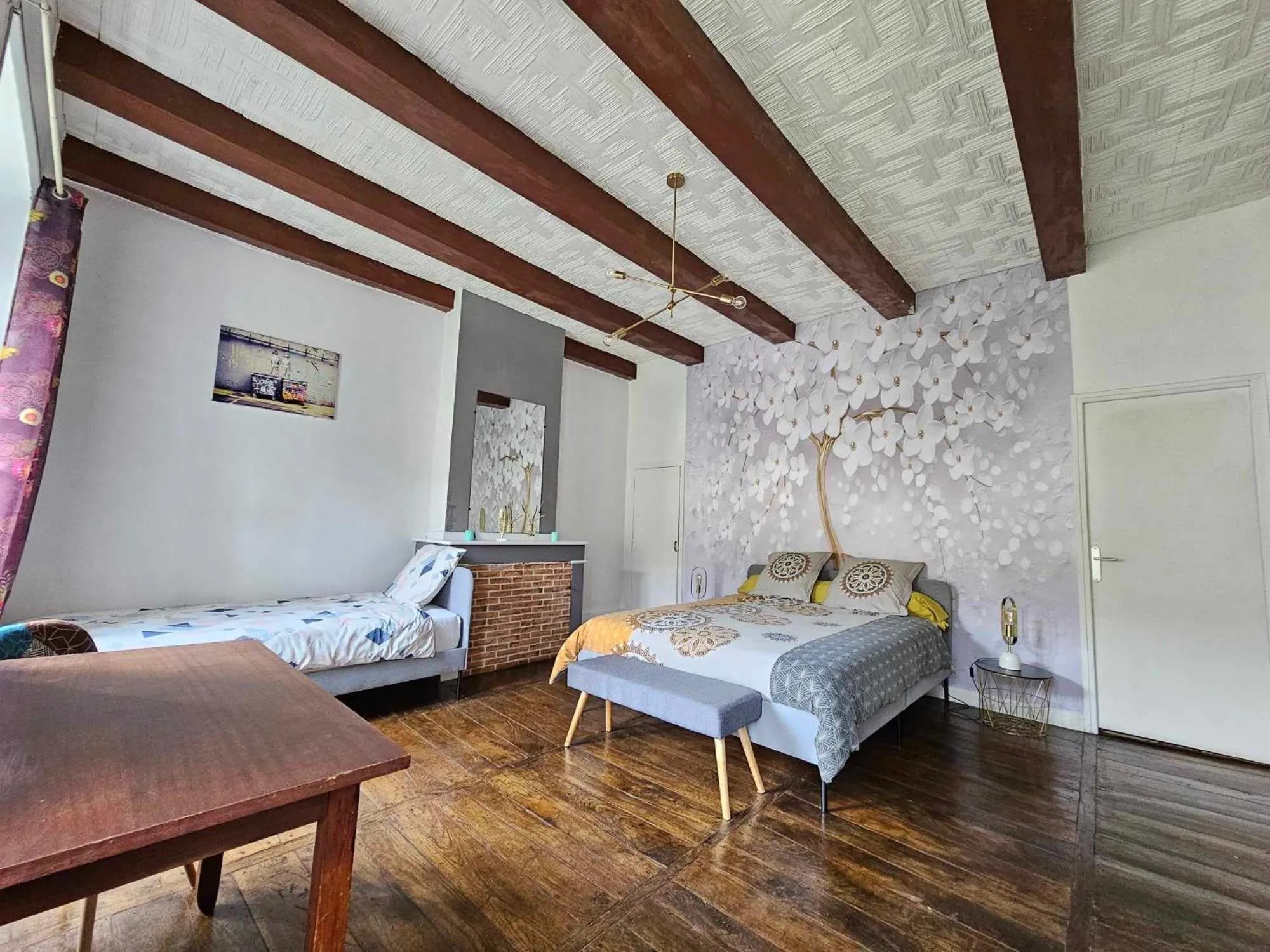 Photo of the whole room, Bed in Bastide du Thoré