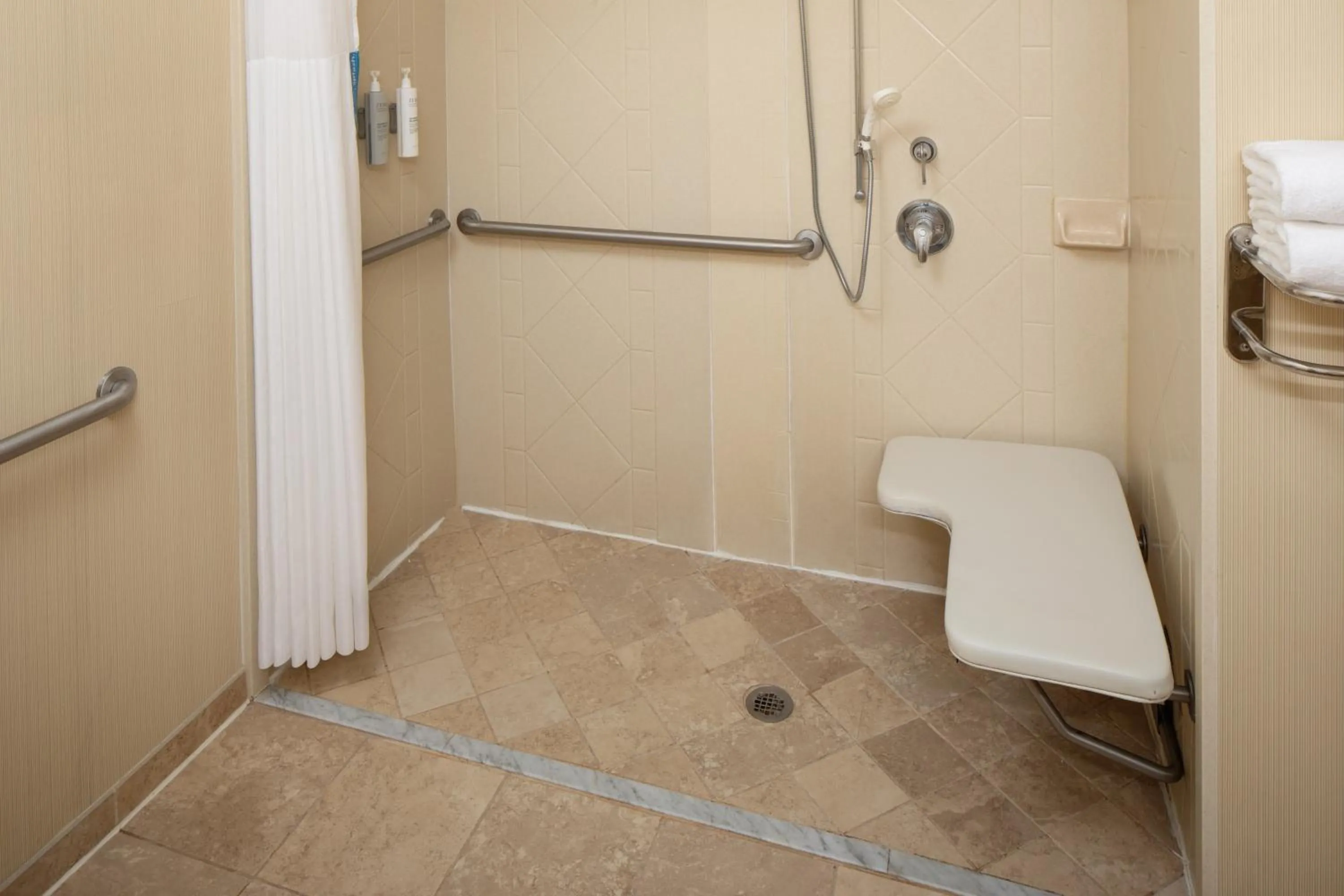 Shower in Hampton Inn & Suites Mystic