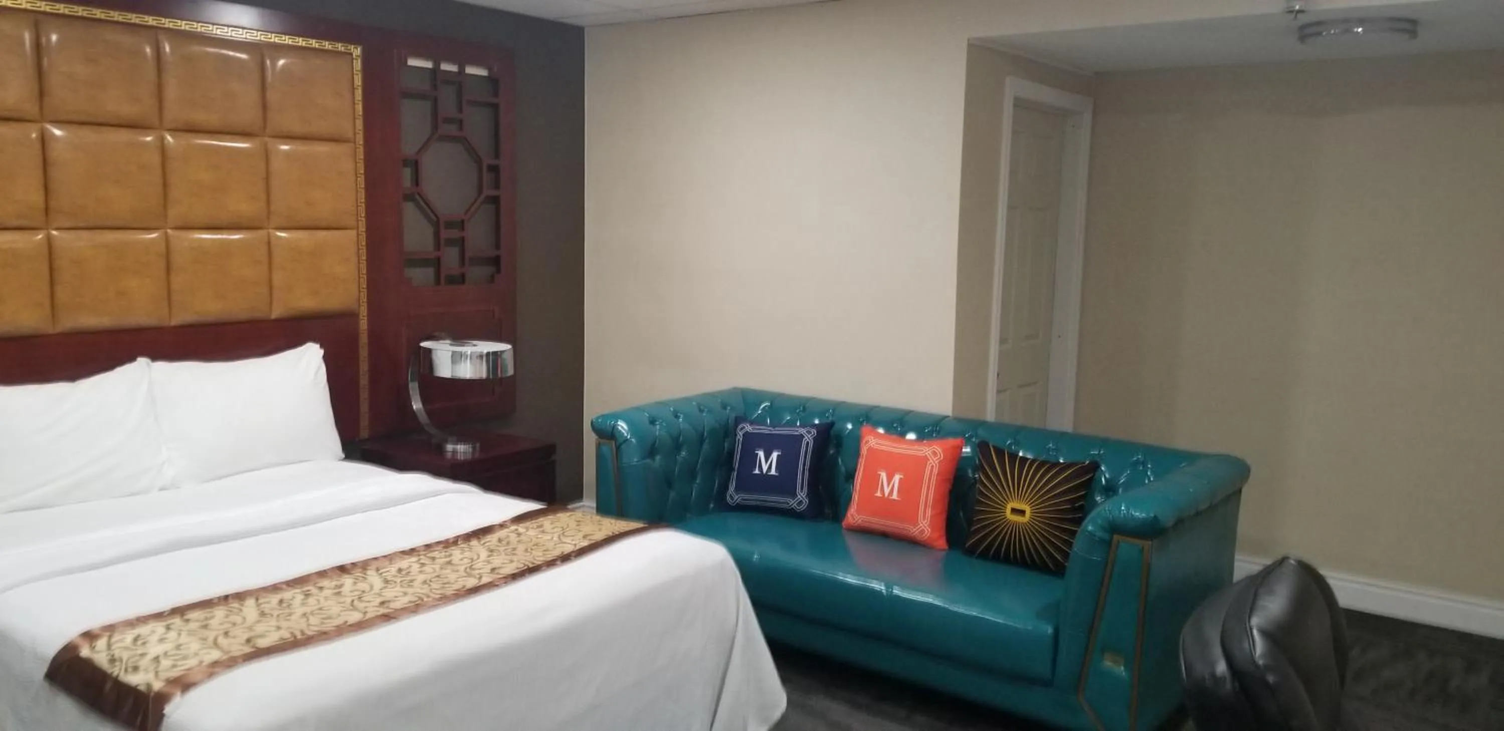 Bed in Baymont by Wyndham Montreal Airport