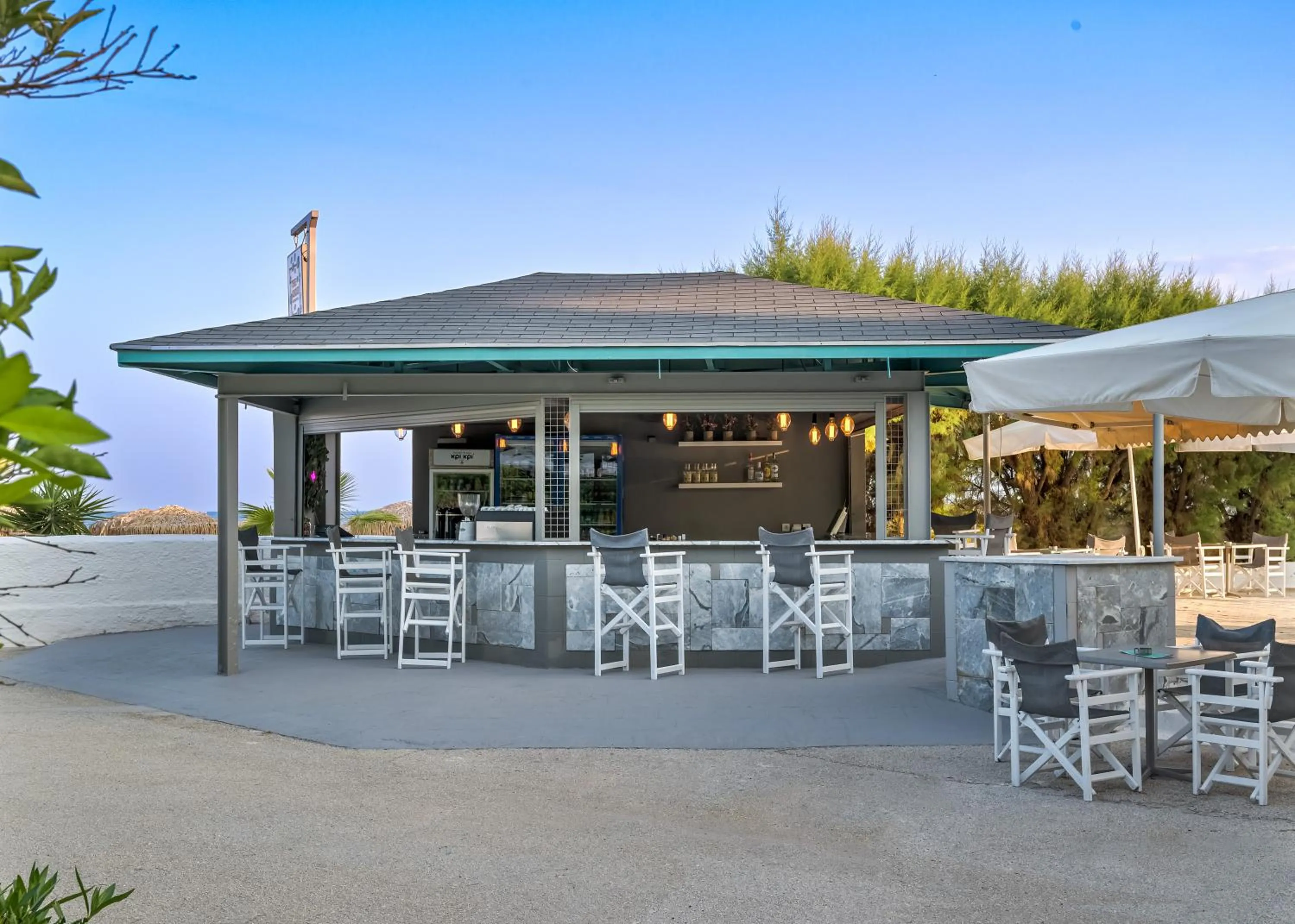 Lounge or bar in The Grove Seaside Hotel